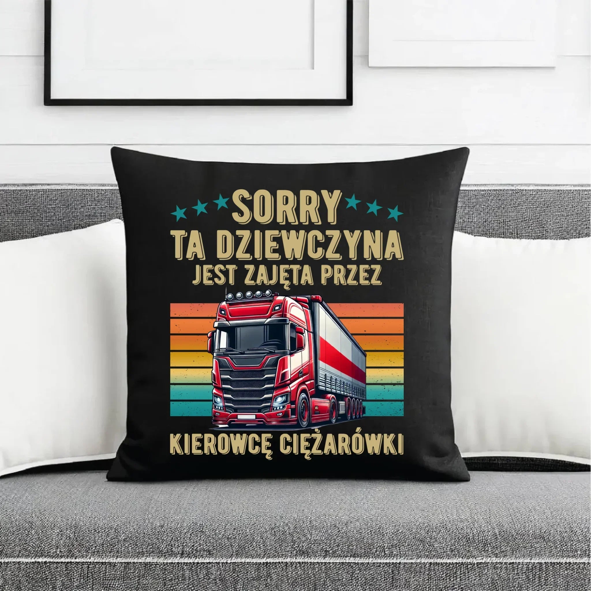 Poduszka dekoracyjna - Ta dziewczyna jest zajęta przez kierowcę ciężarówki ZKT12 - StoryCups.pl