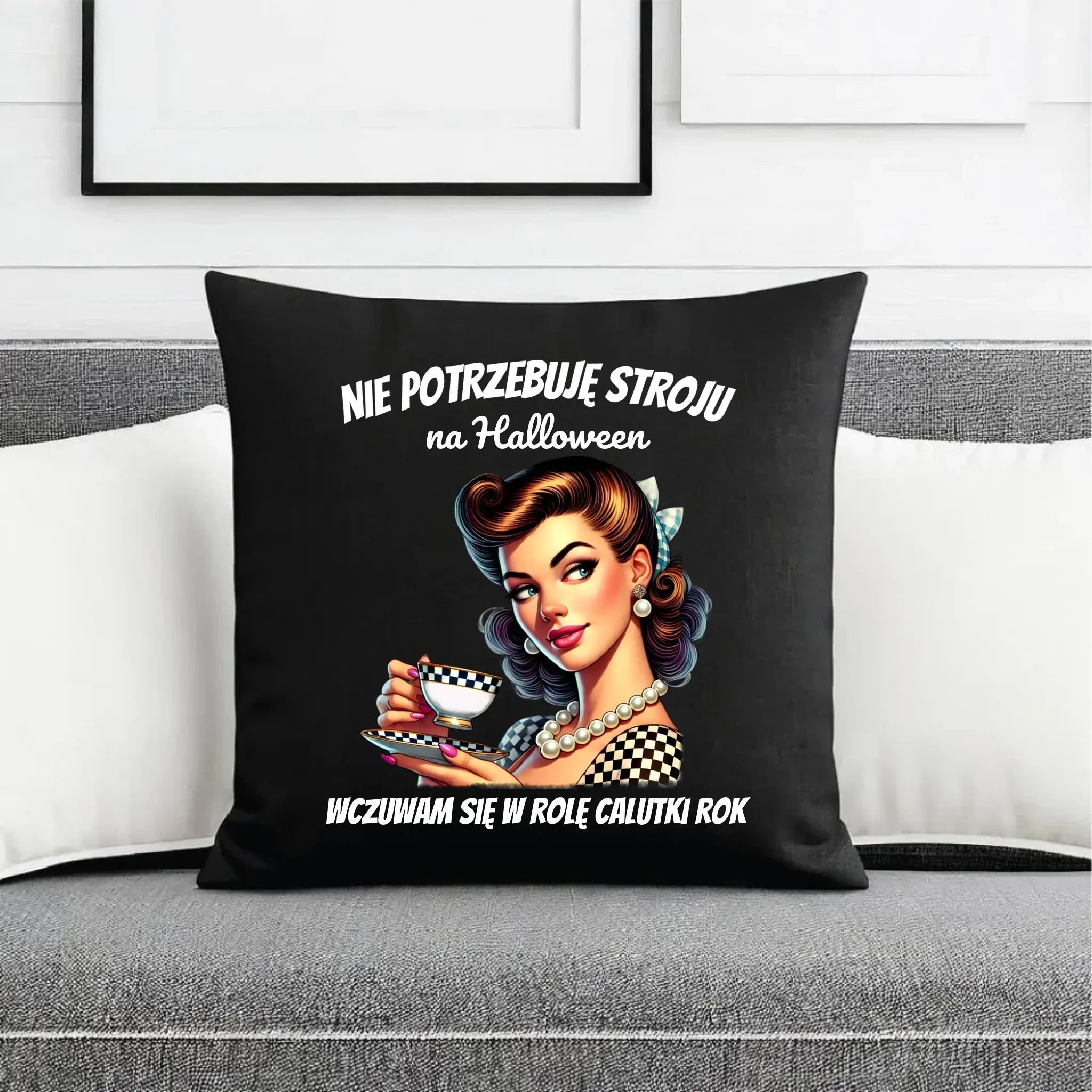 Poduszka dekoracyjna retro pin-up girl – Nie potrzebuję stroju na Halloween HL29 - StoryCups.pl
