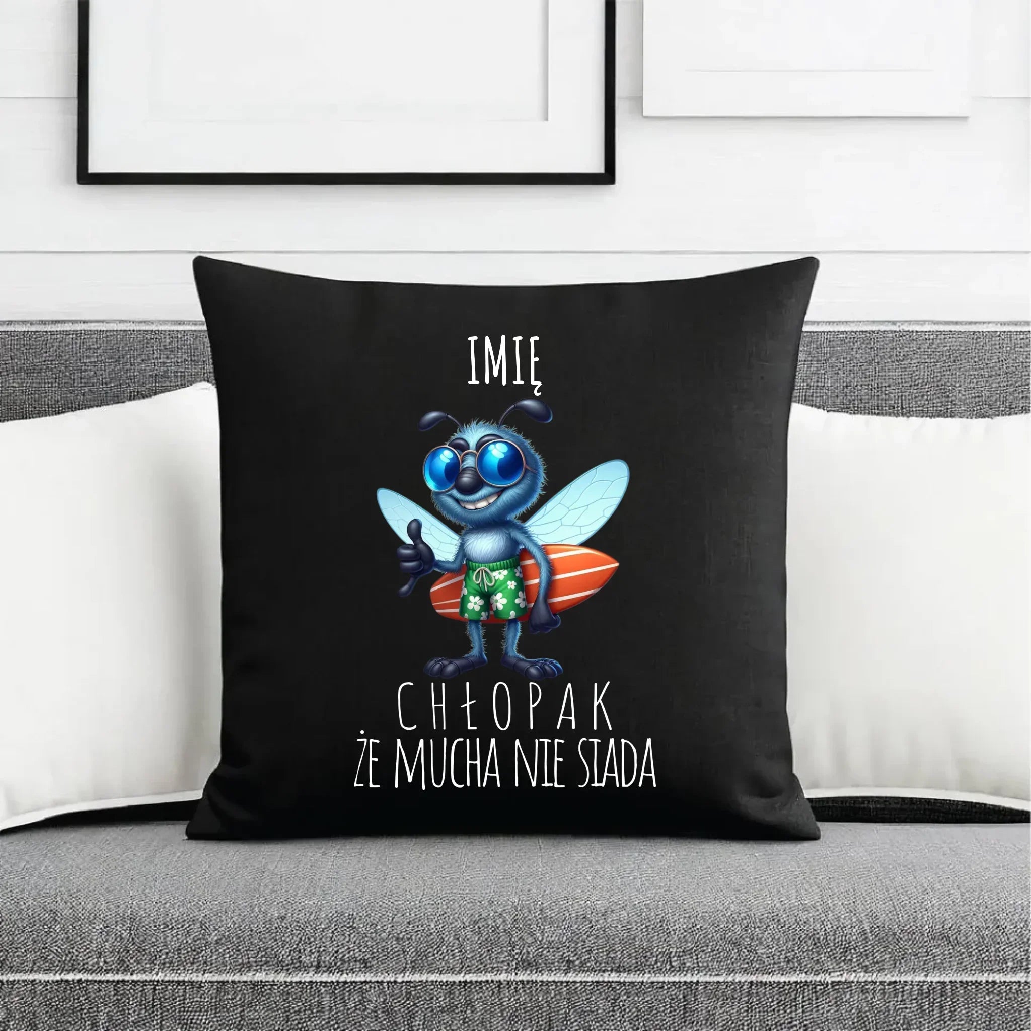 Poduszka dekoracyjna - prezent dla chłopaka - Mucha nie siada essa - personalizowana DCH29 - StoryCups.pl
