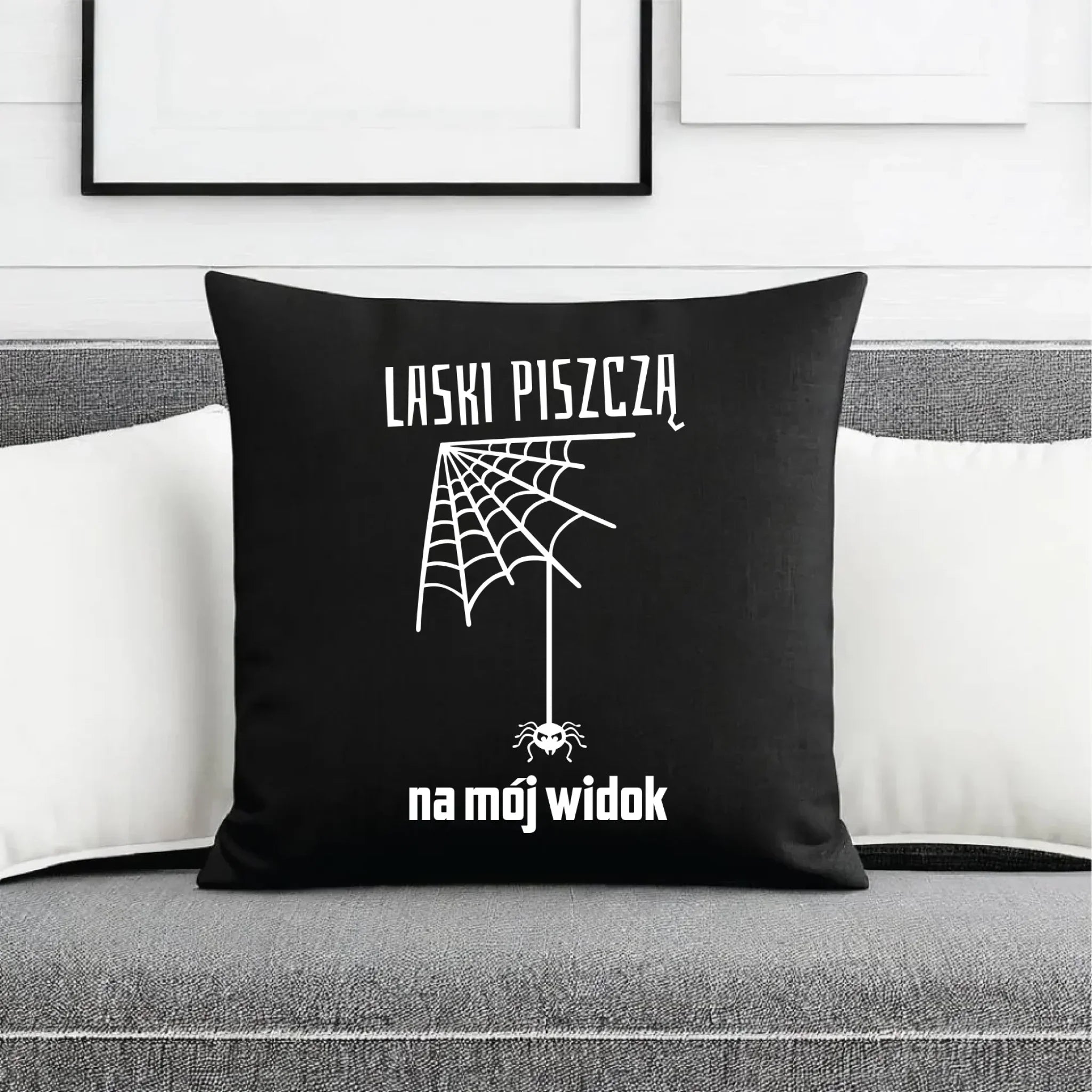 Poduszka dekoracyjna - prezent dla chłopaka - Laski piszczą na mój widok DCH13 - StoryCups.pl