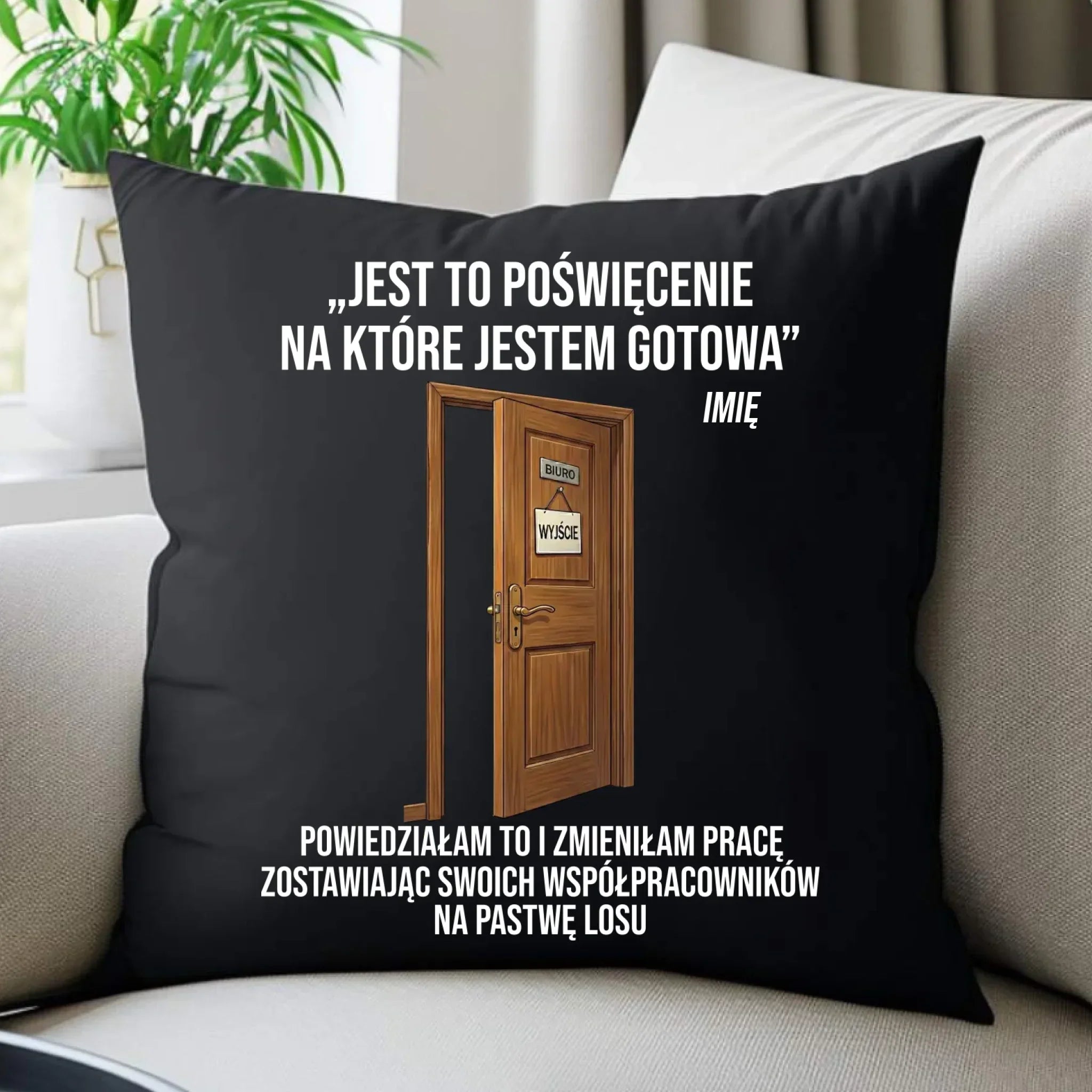 Poduszka dekoracyjna na odejście z pracy - Poświęcenie, na które jestem gotów - personalizowana OP02 - StoryCups.pl