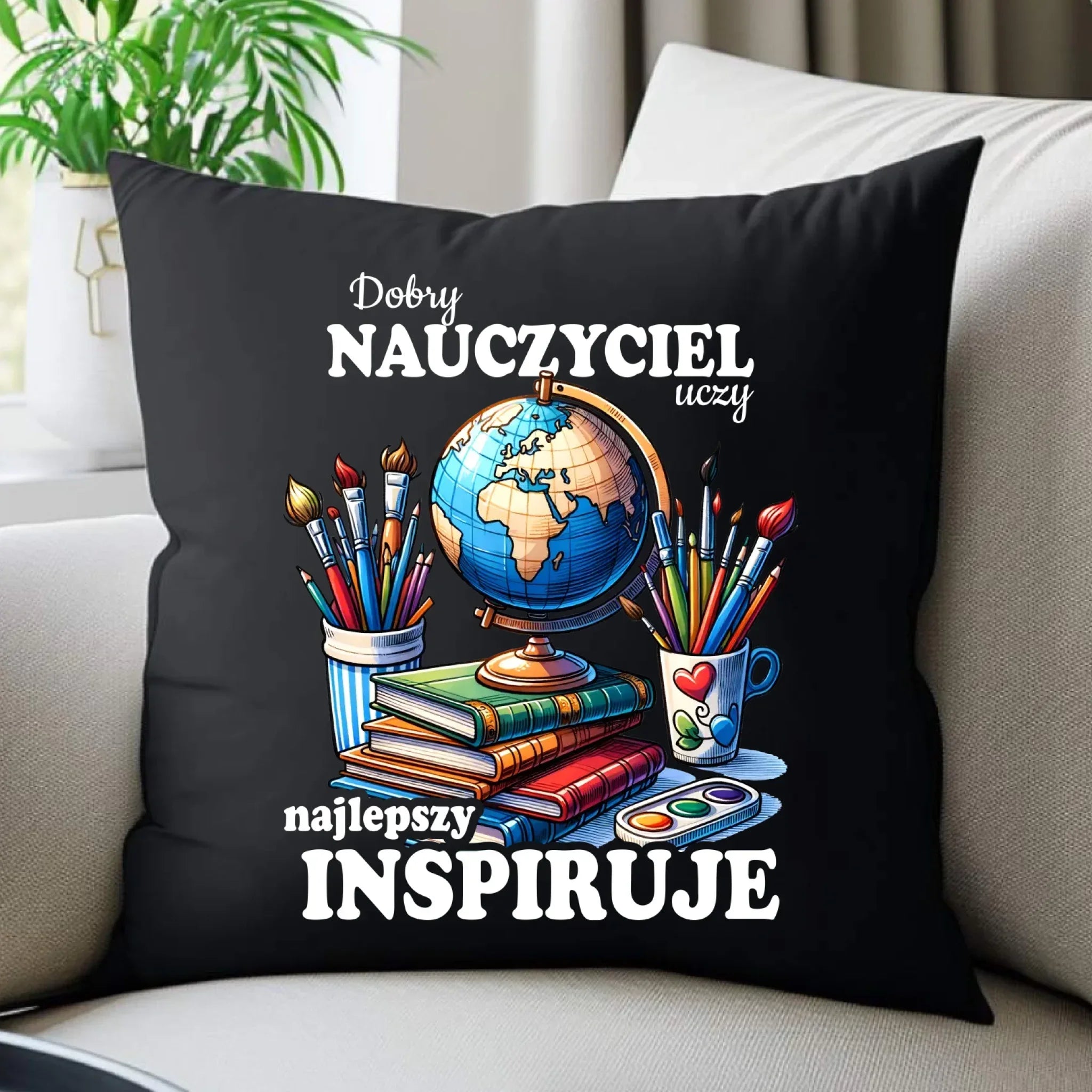Poduszka dekoracyjna dla nauczyciela - Dobry nauczyciel uczy najlepszy inspiruje N72 - StoryCups.pl