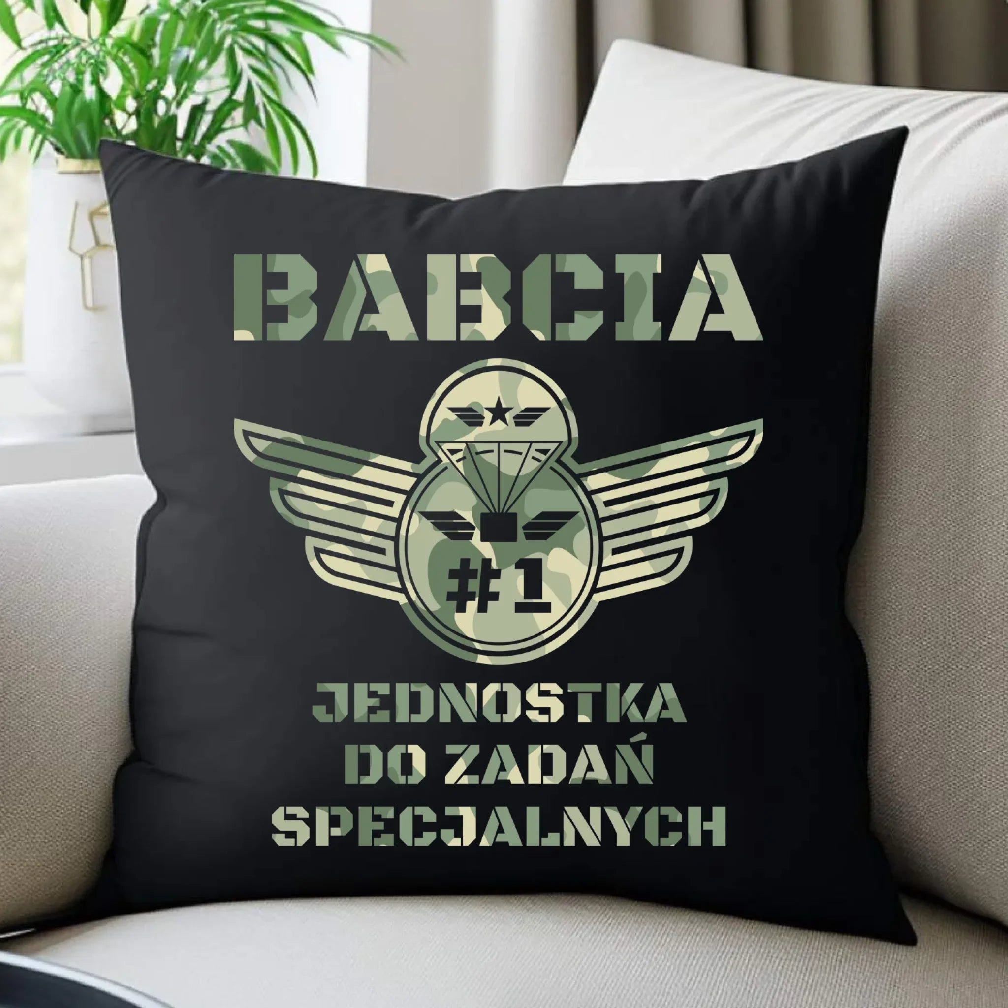 Poduszka dekoracyjna dla babci - Babcia jednostka do zadań specjalnych B31 - StoryCups.pl