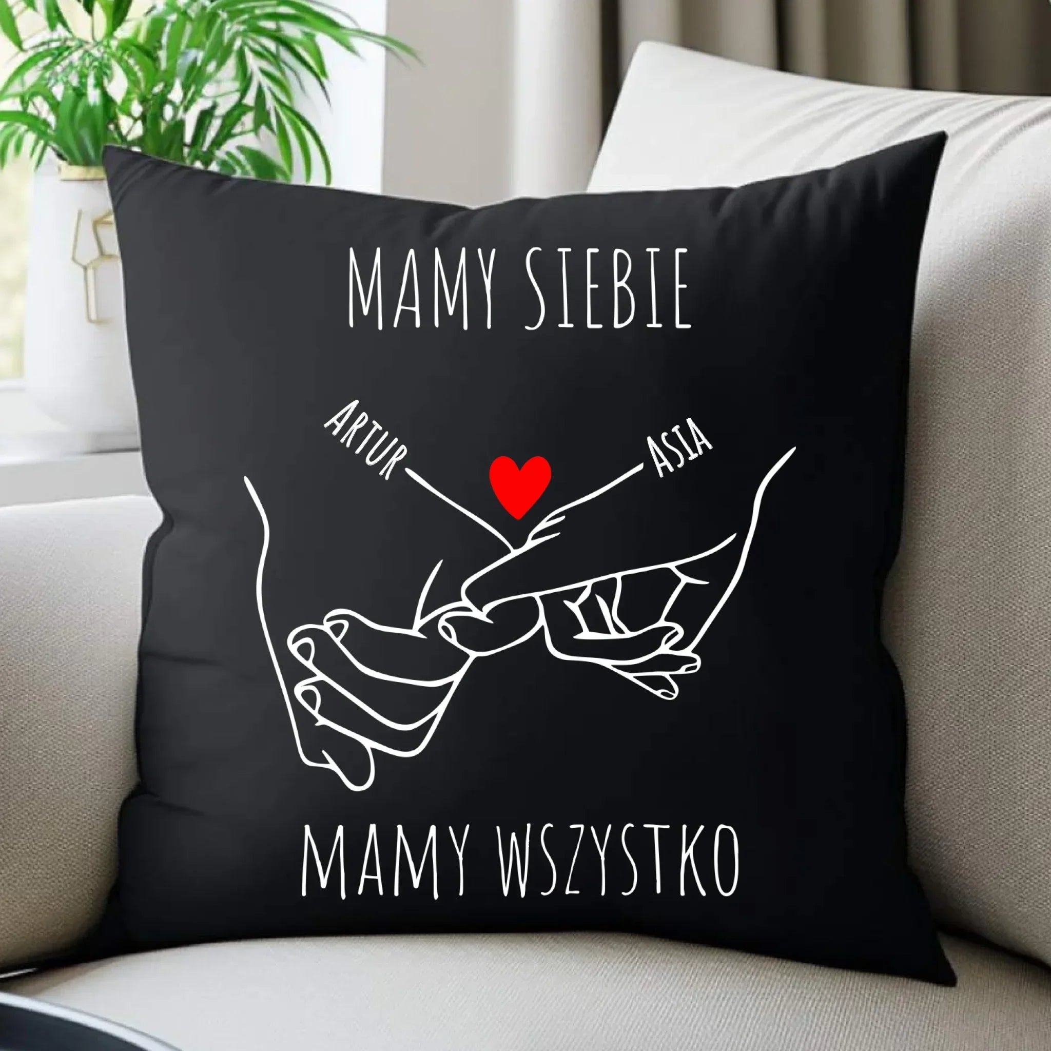 Poduszka dekoracyjna dla par - Zaplecione ręce mamy siebie mamy wszystko - personalizowana W63 - StoryCups.pl