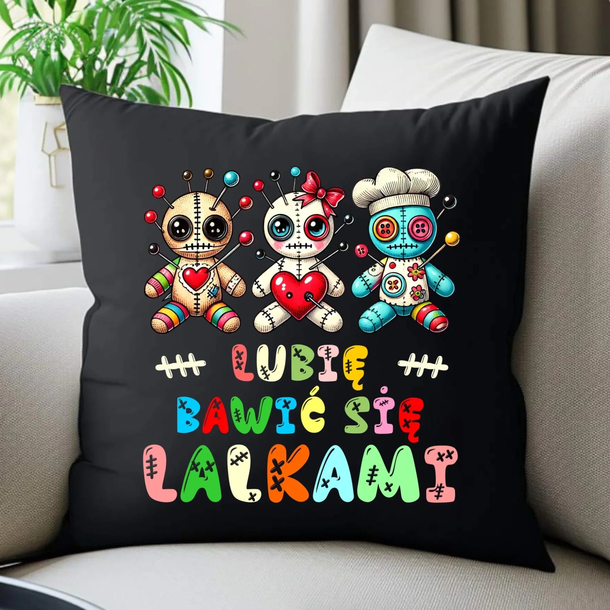 Poduszka dekoracyjna - Voodoo Lubię bawić się lalkami W52 - StoryCups.pl