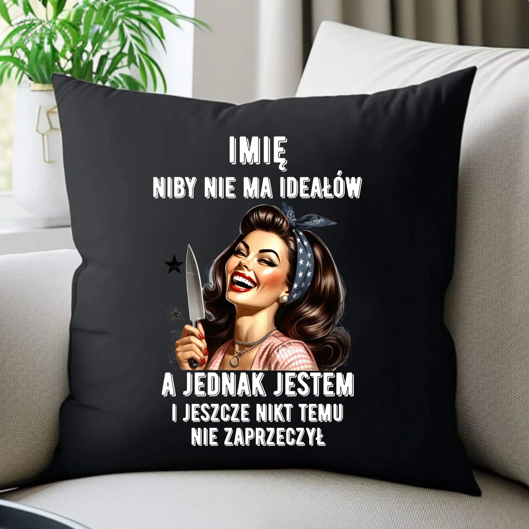 Poduszka dekoracyjna dla niej - Niby nie ma ideałów - personalizowana DZ01 - StoryCups.pl