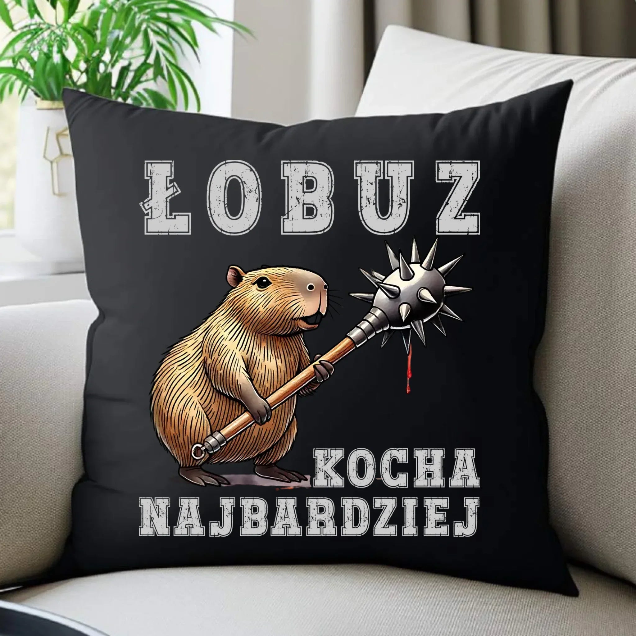 Poduszka dekoracyjna - prezent dla chłopaka - Łobuz kapibara z maczugą DCH17 - StoryCups.pl