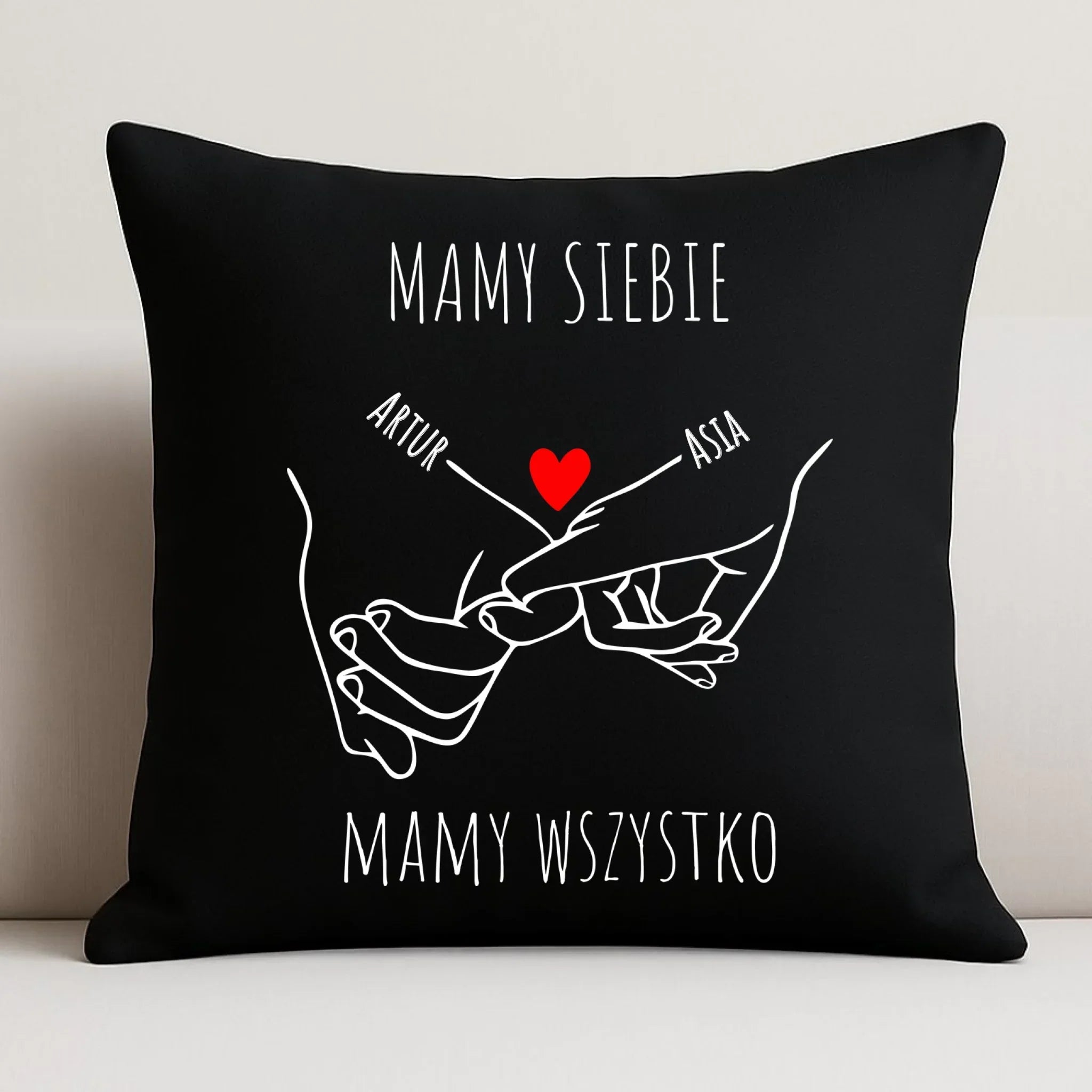 Poduszka dekoracyjna dla par - Zaplecione ręce mamy siebie mamy wszystko - personalizowana W63 - StoryCups.pl