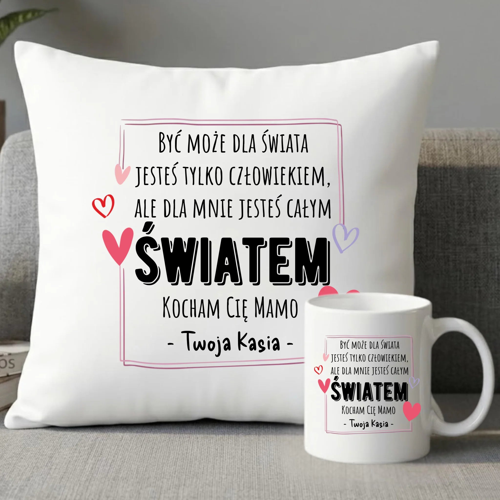 Zestaw poduszka i kubek dla mamy - Mamo jesteś całym Światem - personalizowany DM06 - StoryCups.pl