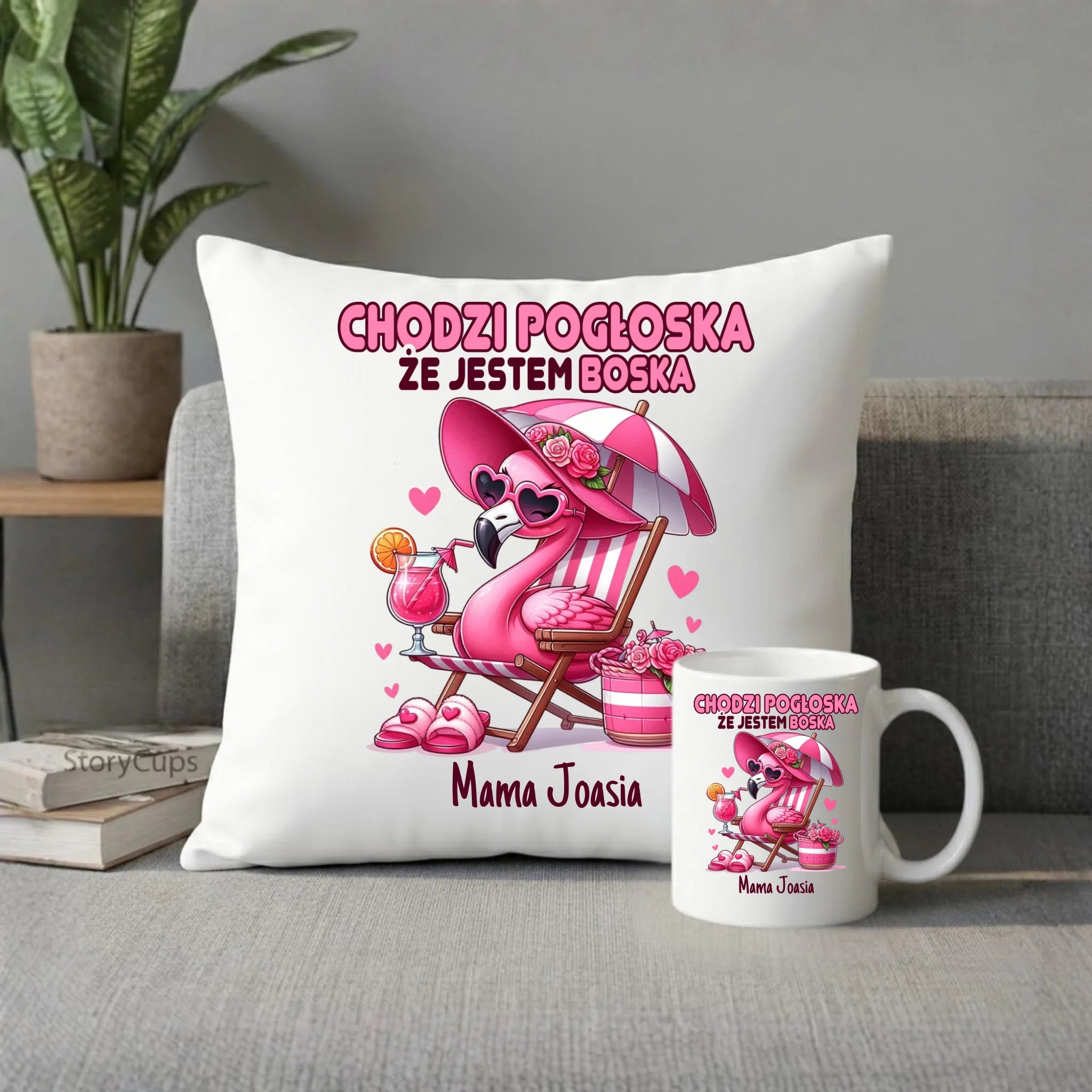 Zestaw poduszka i kubek dla mamy - Chodzi pogłoska, że jestem boska - personalizowany DM14 - StoryCups.pl