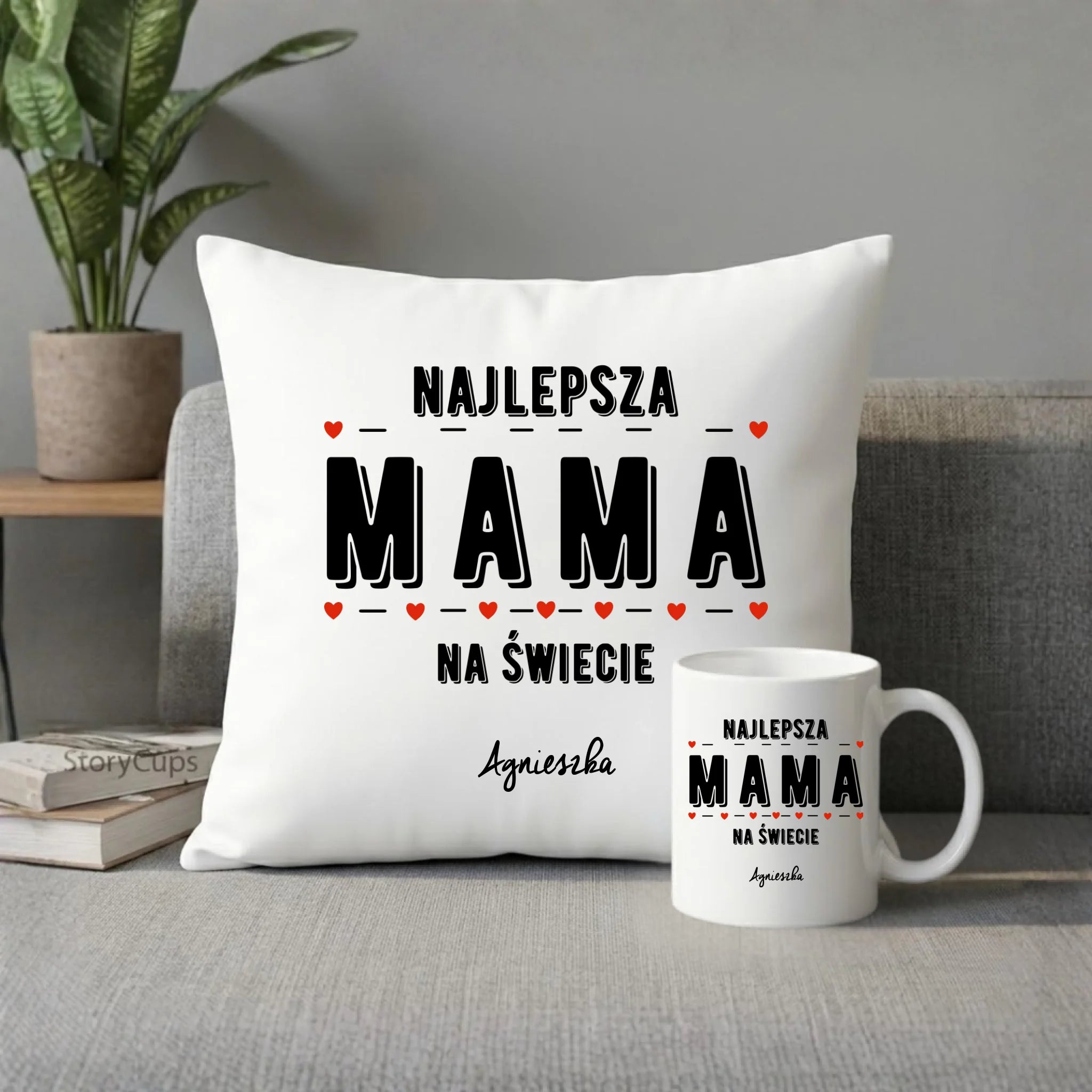 Zestaw poduszka i kubek z imieniem dla mamy - Najlepsza mama - personalizowany DM22 - StoryCups.pl