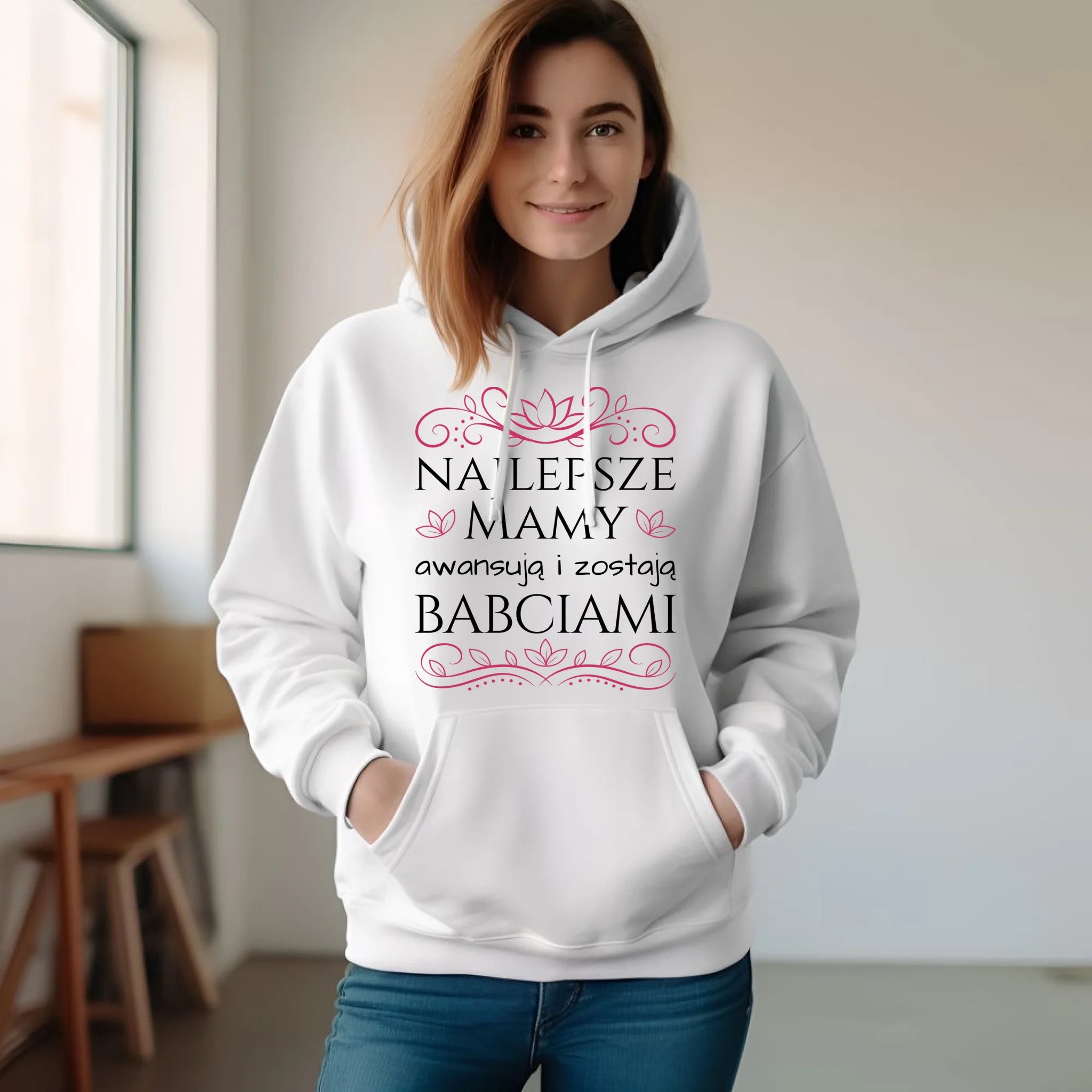 Bluza z kapturem dla mamy - przyszłej babci - Najlepsze mamy awansują i zostają babciami DM26 - StoryCups.pl