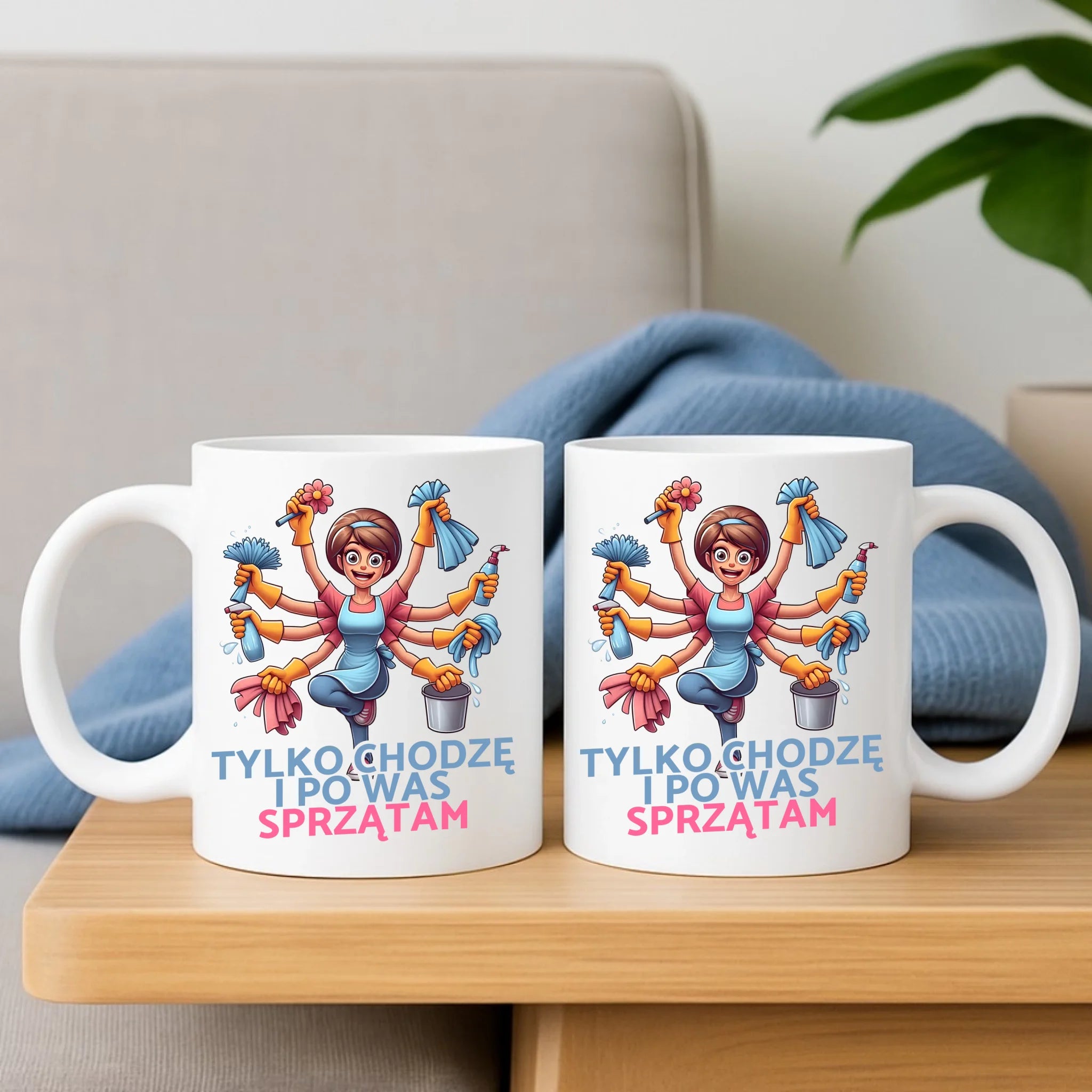 Zestaw poduszka i kubek dla mamy - Tylko chodzę i po Was sprzątam DM42 - StoryCups.pl