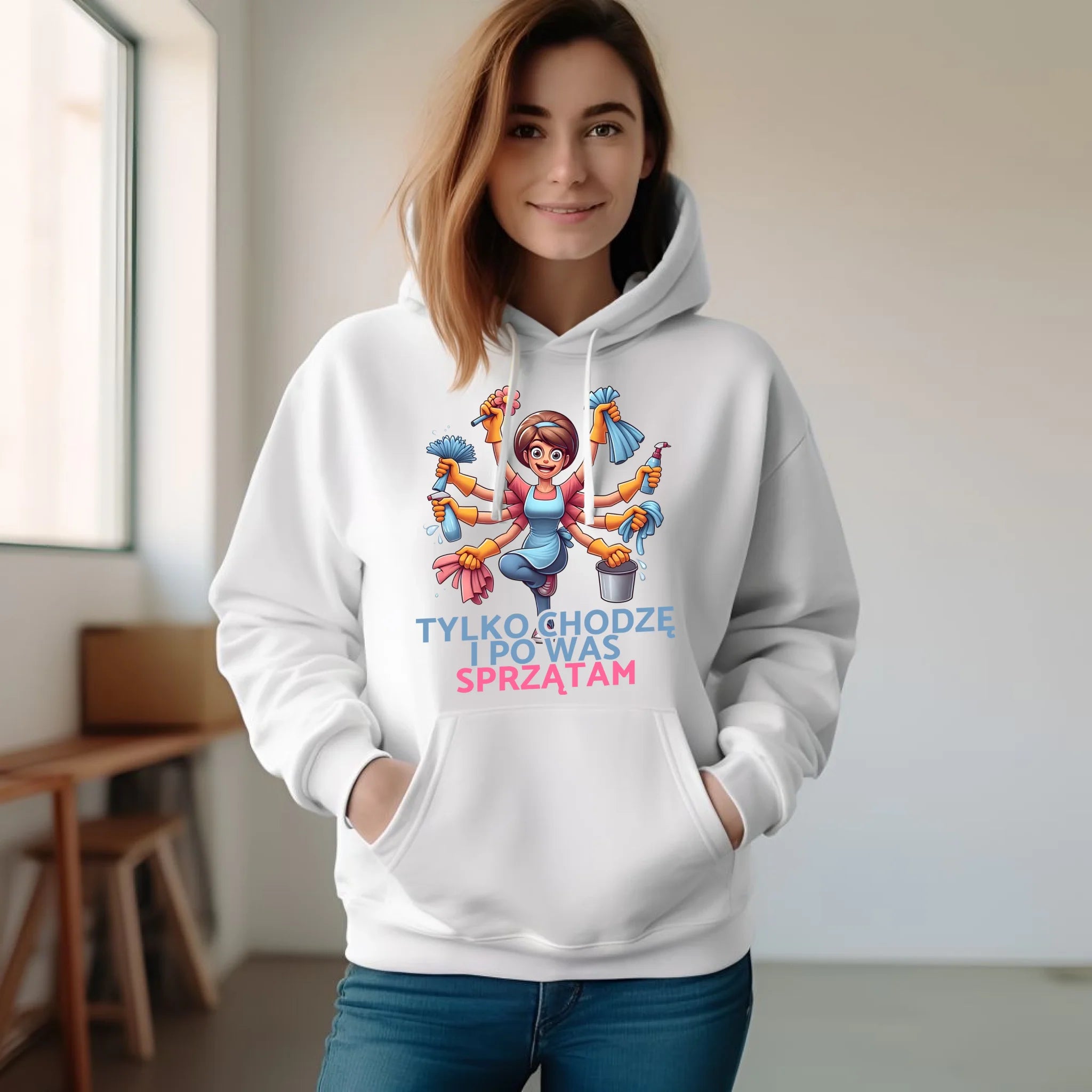 Bluza z kapturem dla mamy - Tylko chodzę i po Was sprzątam DM42 - StoryCups.pl
