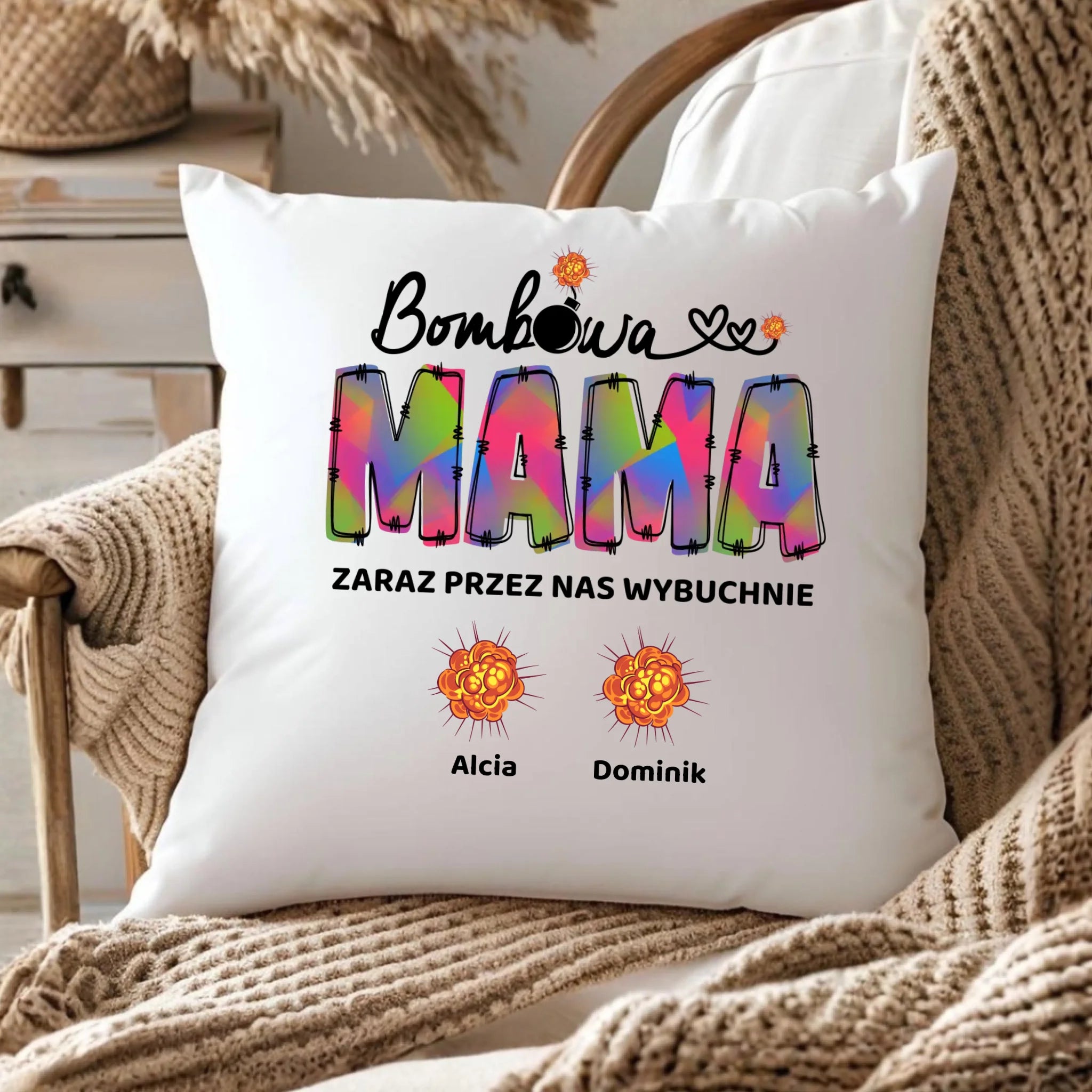 Poduszka dla mamy z imionami dzieci - Bombowa mama - personalizowana DM53 - StoryCups.pl