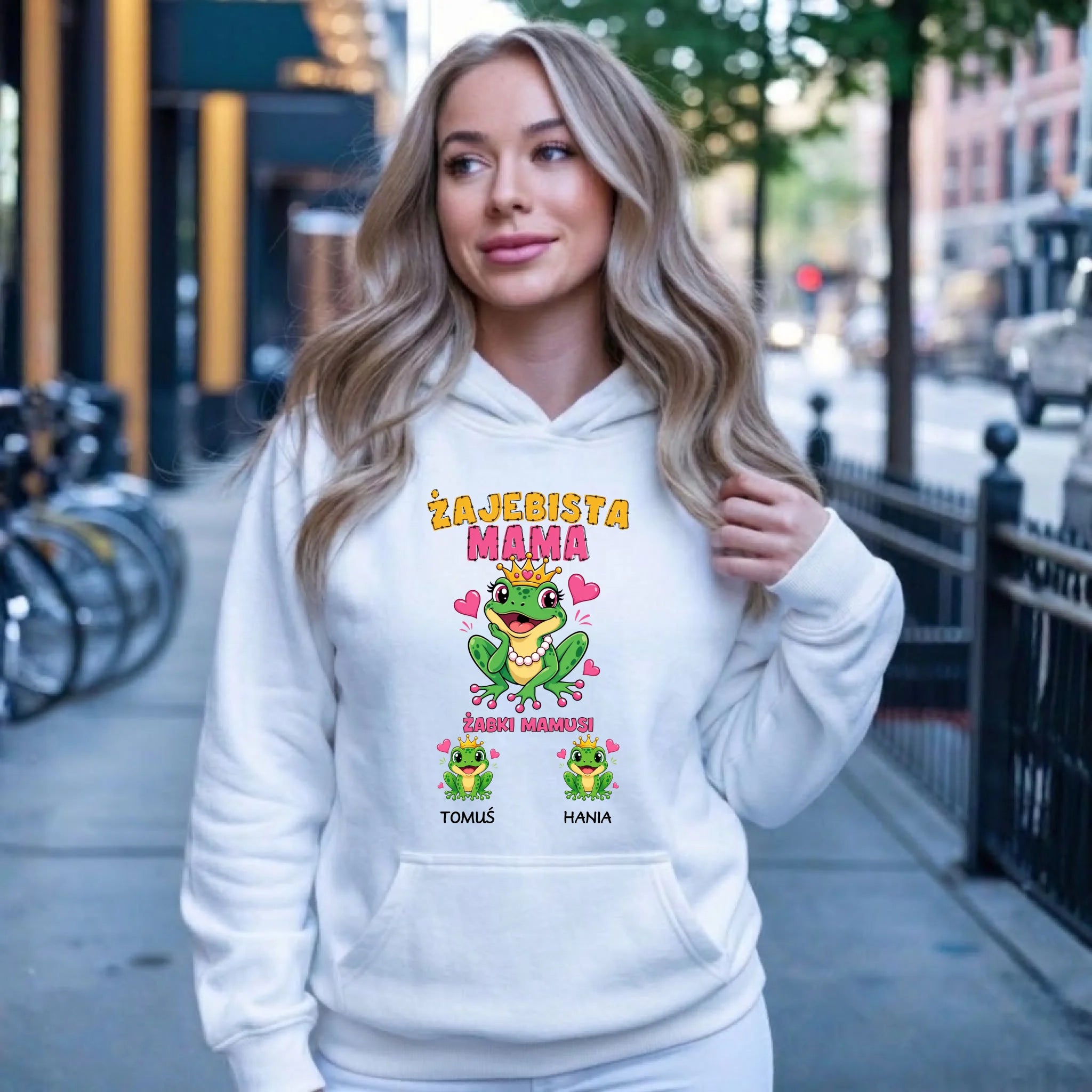 Bluza z kapturem dla mamy z imionami dzieci - Żabki Mamusi - personalizowana DM54 - StoryCups.pl