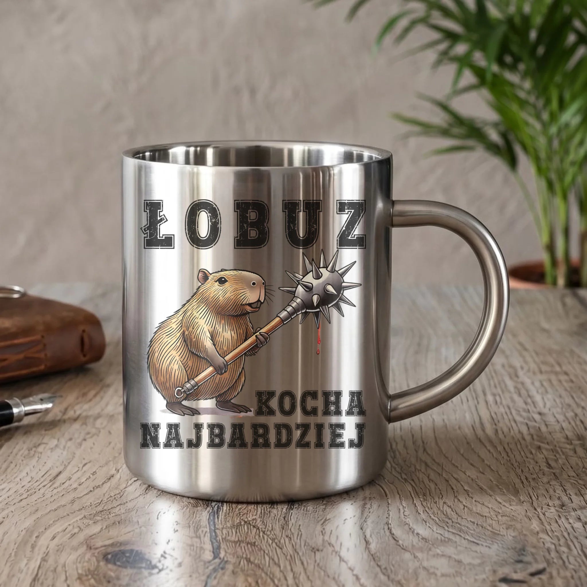 Kubek metalowy - prezent dla chłopaka - Łobuz kapibara z maczugą DCH17 - StoryCups.pl