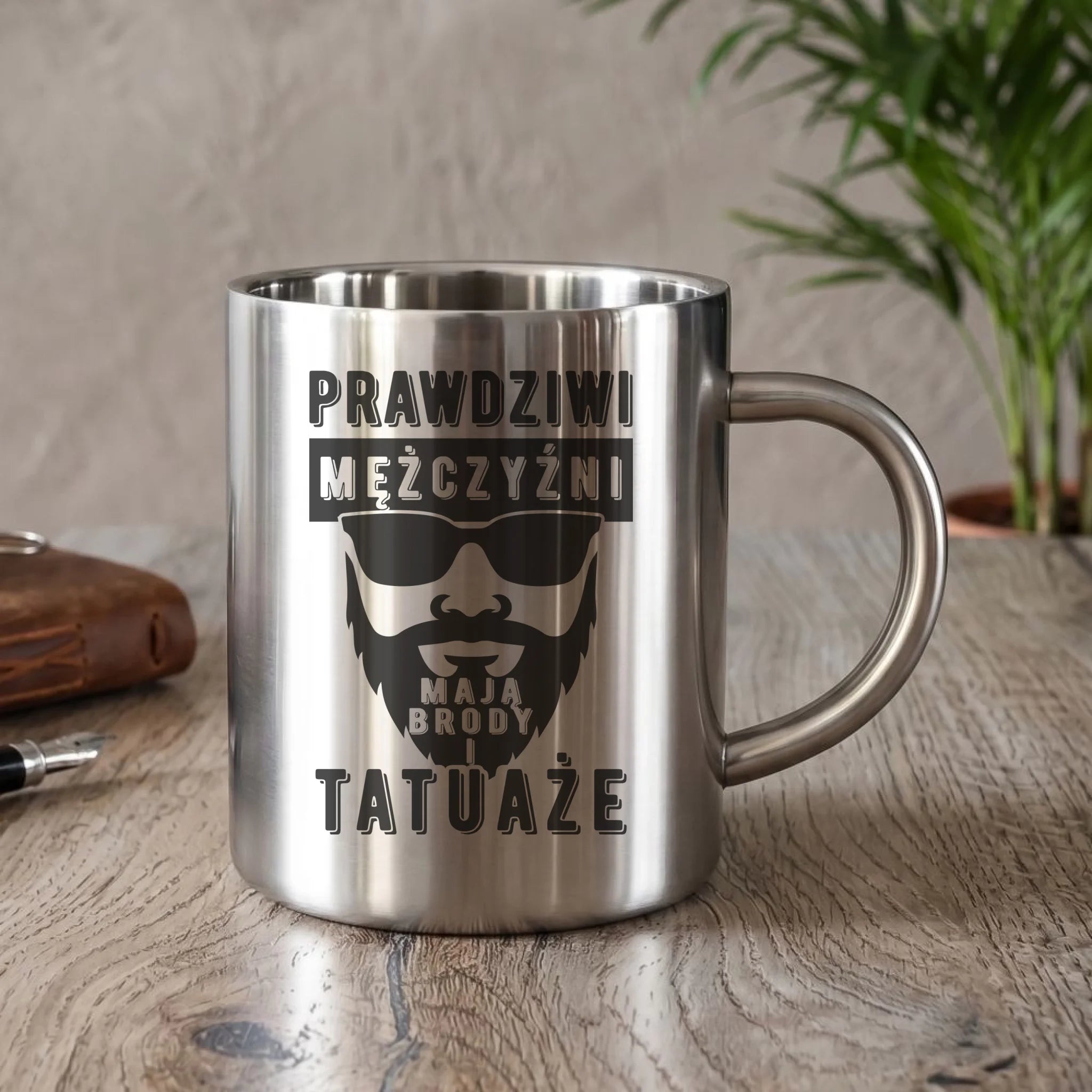 Kubek metalowy - Prezent dla faceta - Prawdziwi mężczyźni mają brody i tatuaże DCH22 - StoryCups.pl