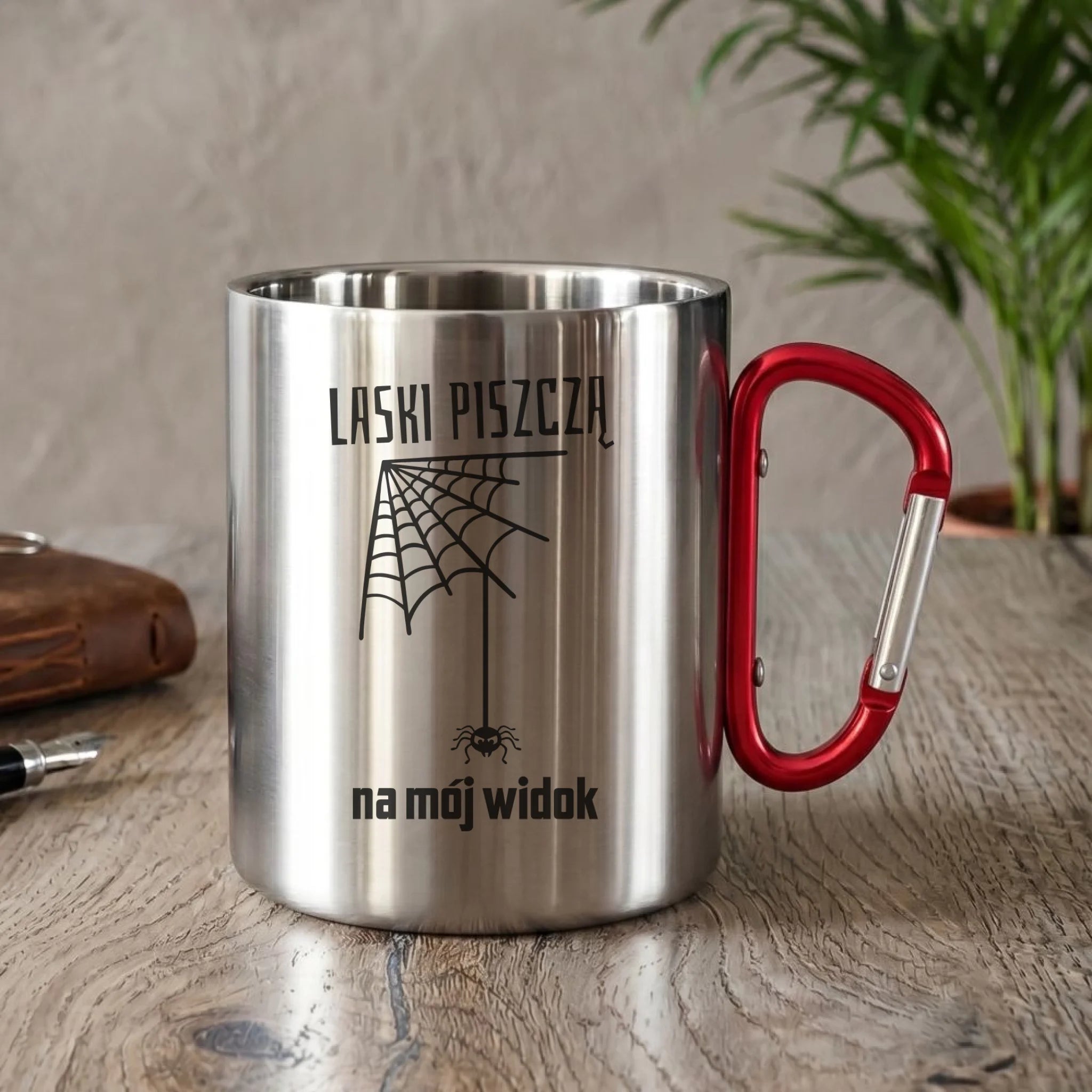 Kubek metalowy - prezent dla chłopaka - Laski piszczą na mój widok DCH13 - StoryCups.pl