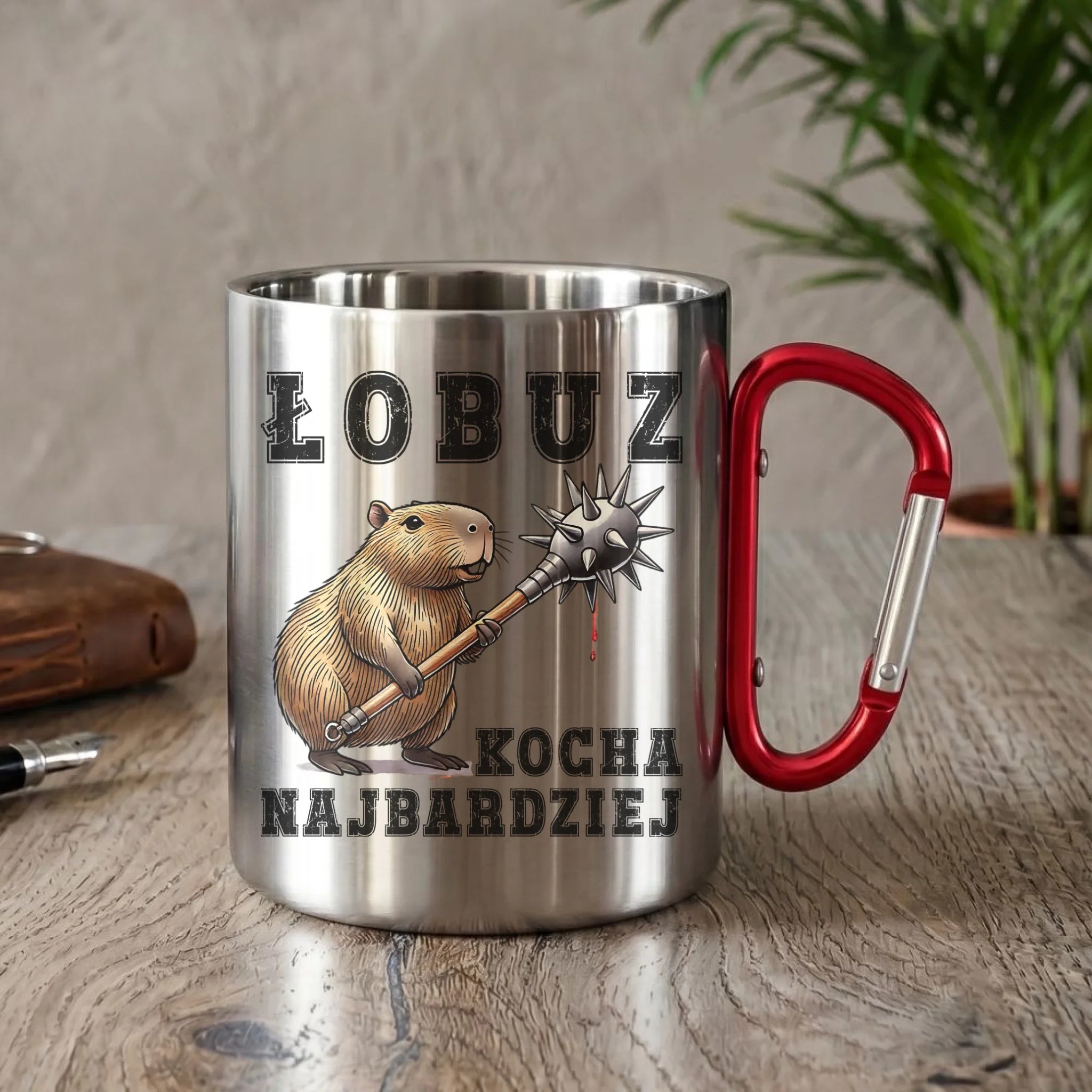 Kubek metalowy - prezent dla chłopaka - Łobuz kapibara z maczugą DCH17 - StoryCups.pl
