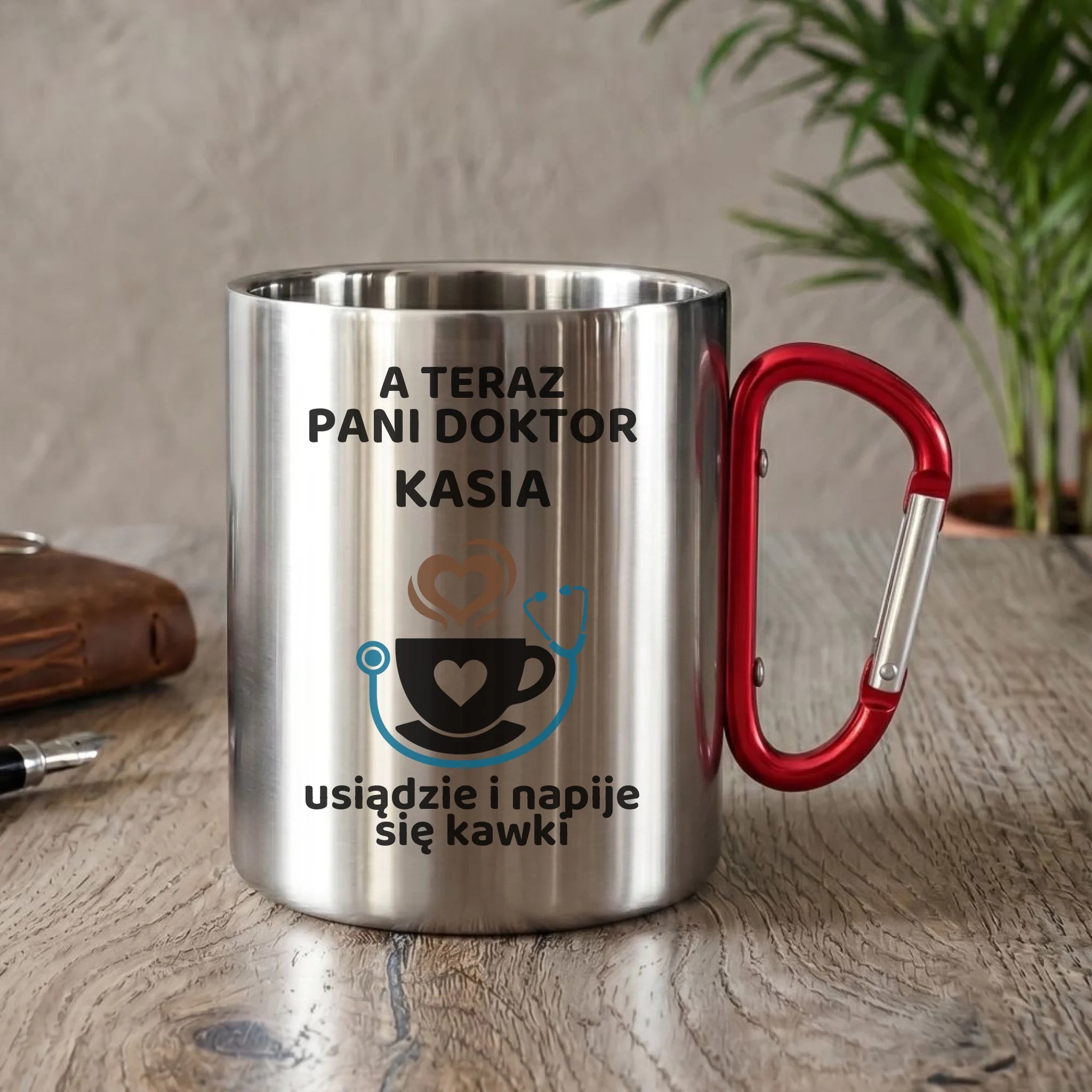 Kubek turystyczny dla Pani Doktor - Napije się kawki - personalizowany ZL04 - StoryCups.pl