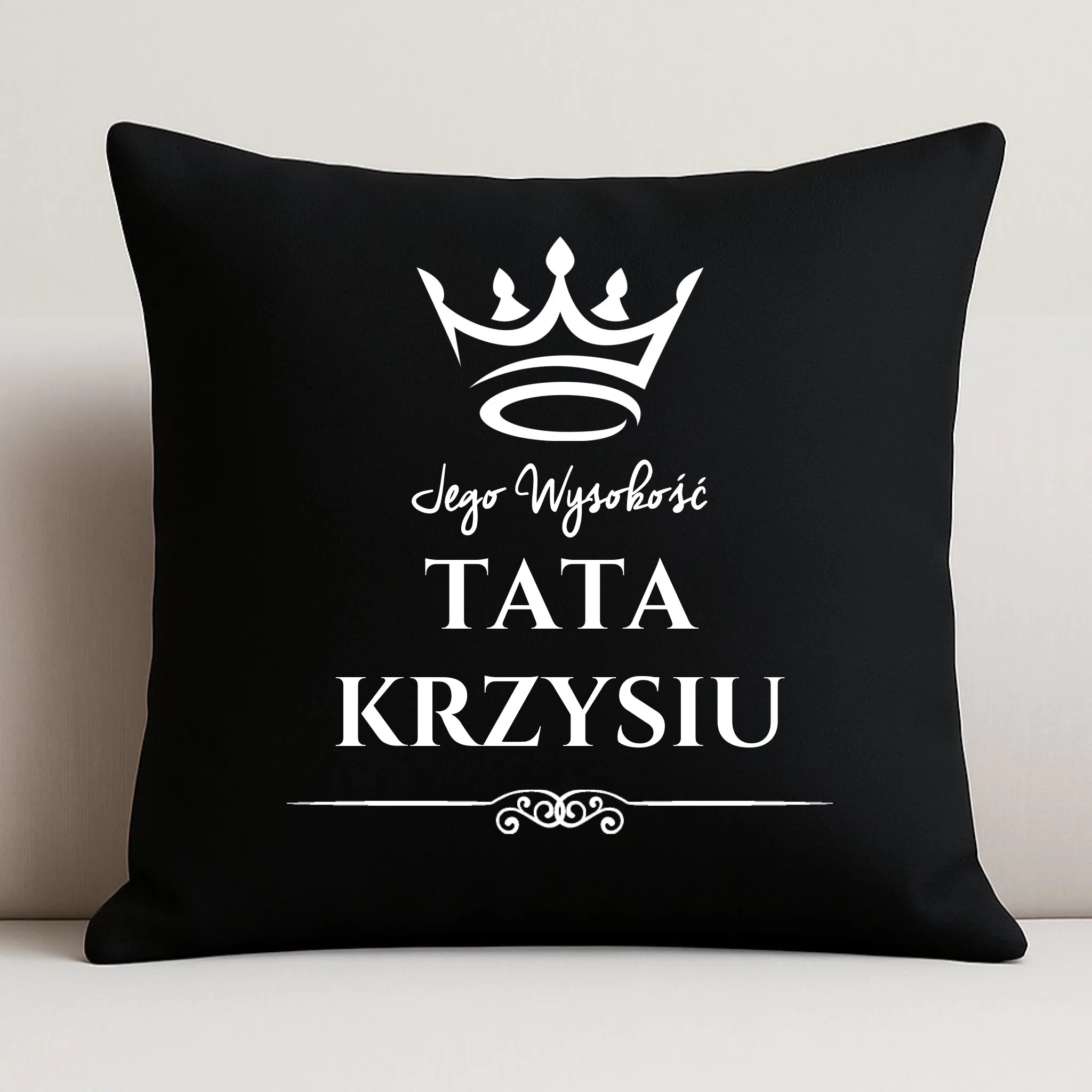 Poduszka dekoracyjna dla taty - Jego Wysokość Tata - personalizowana DT11 - StoryCups.pl