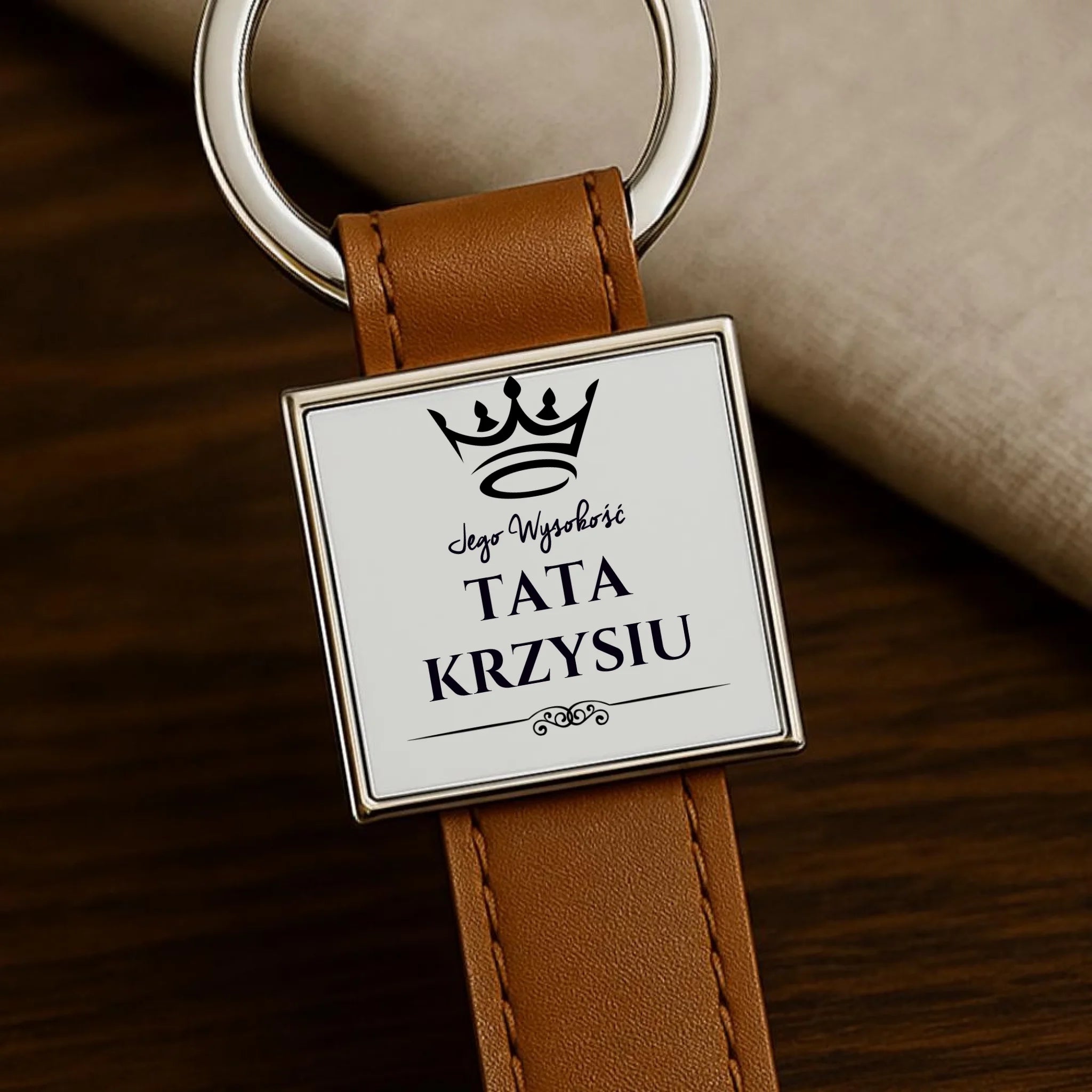 Brelok dla taty - Jego Wysokość Tata - personalizowany DT11 - StoryCups.pl