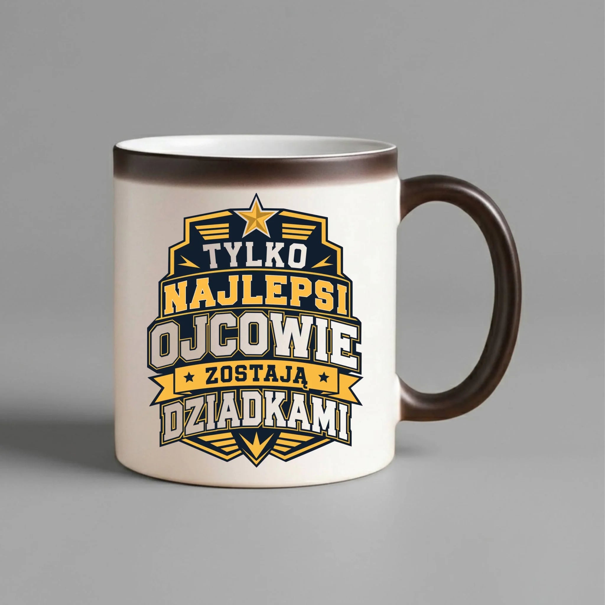 Kubek magiczny dla taty przyszłego dziadka - Tylko najlepsi ojcowie zostają dziadkami DT39 - StoryCups.pl