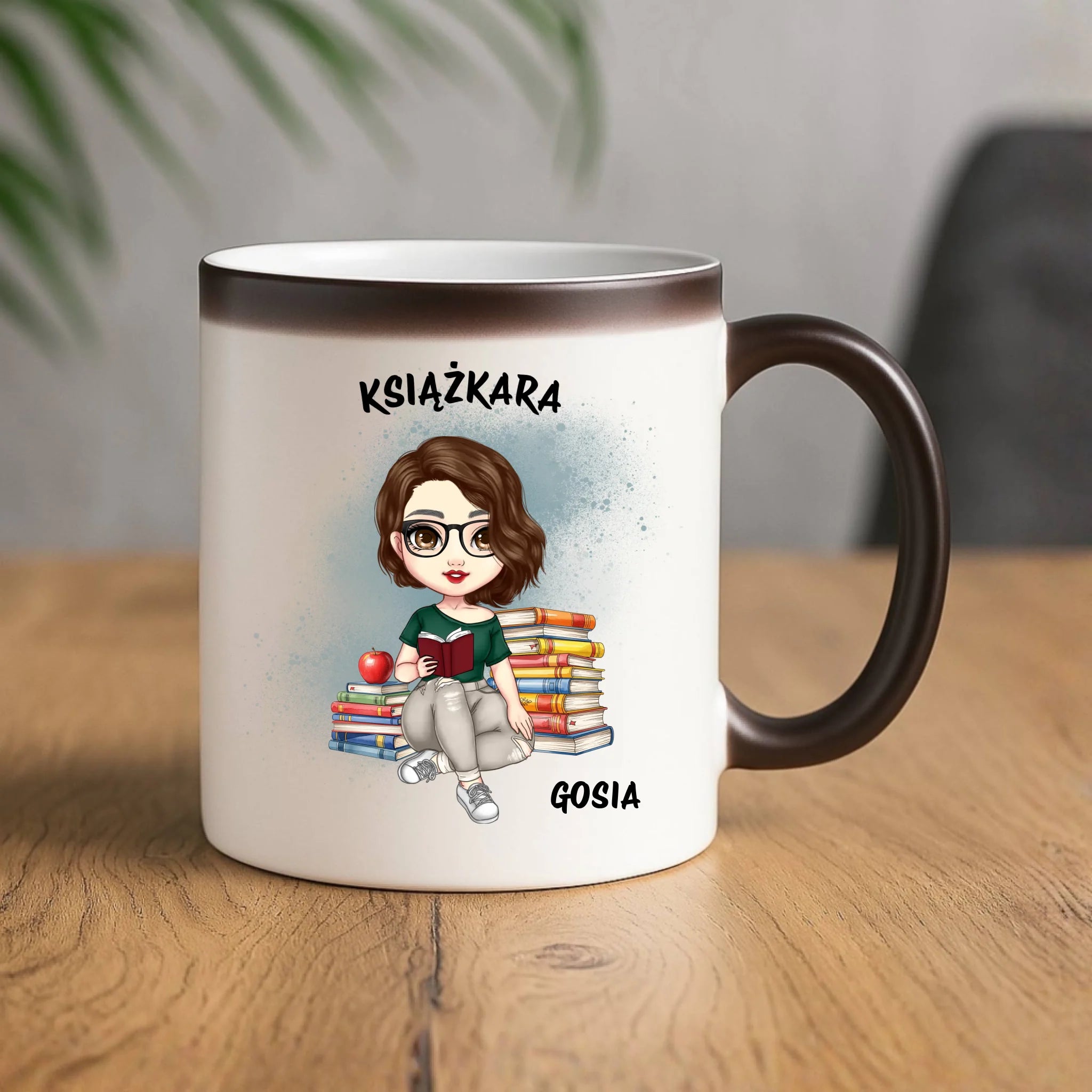 Kubek magiczny - Książkara - Prezent dla miłośniczki czytania książek - personalizowany DZ03