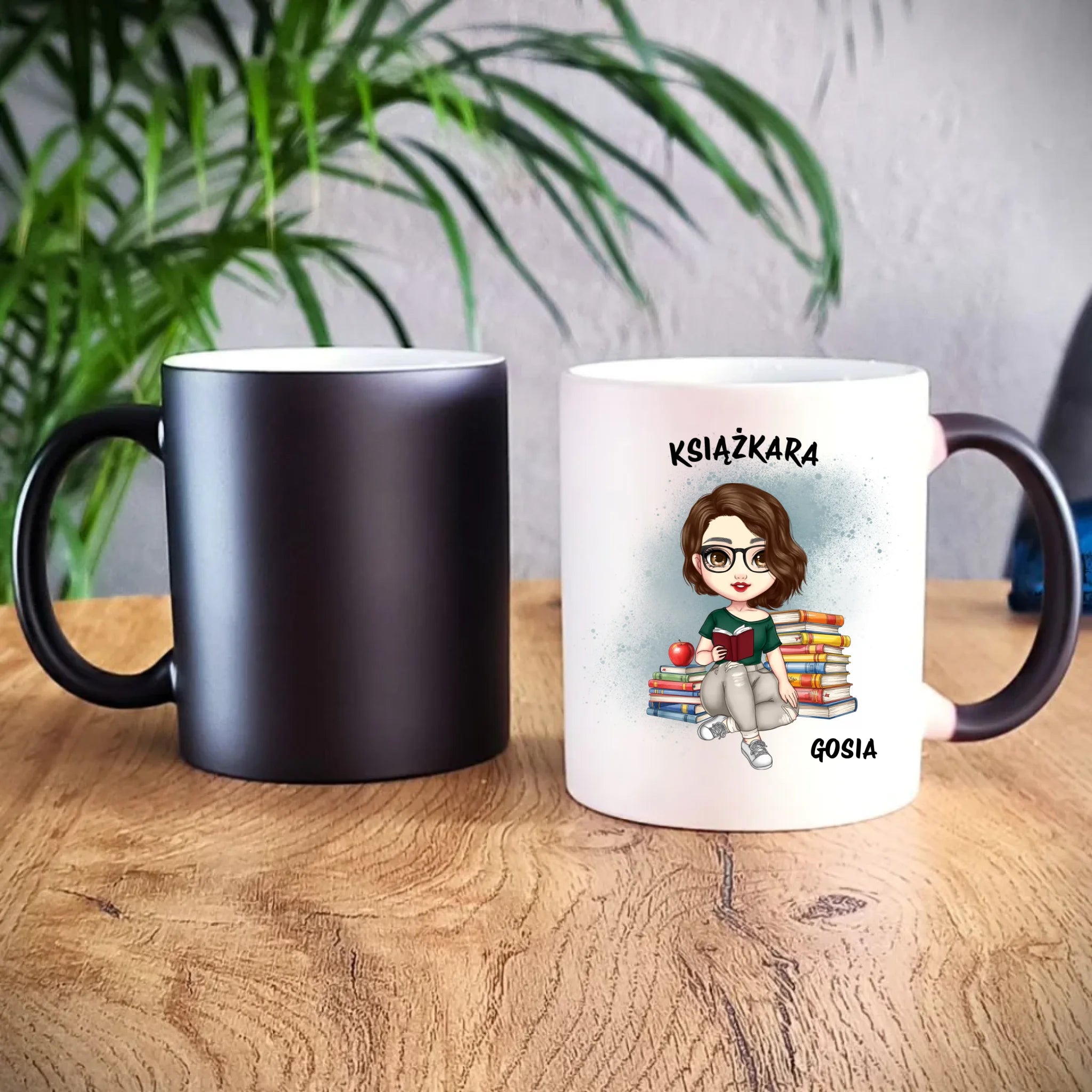 Kubek magiczny - Książkara - Prezent dla miłośniczki czytania książek - personalizowany DZ03