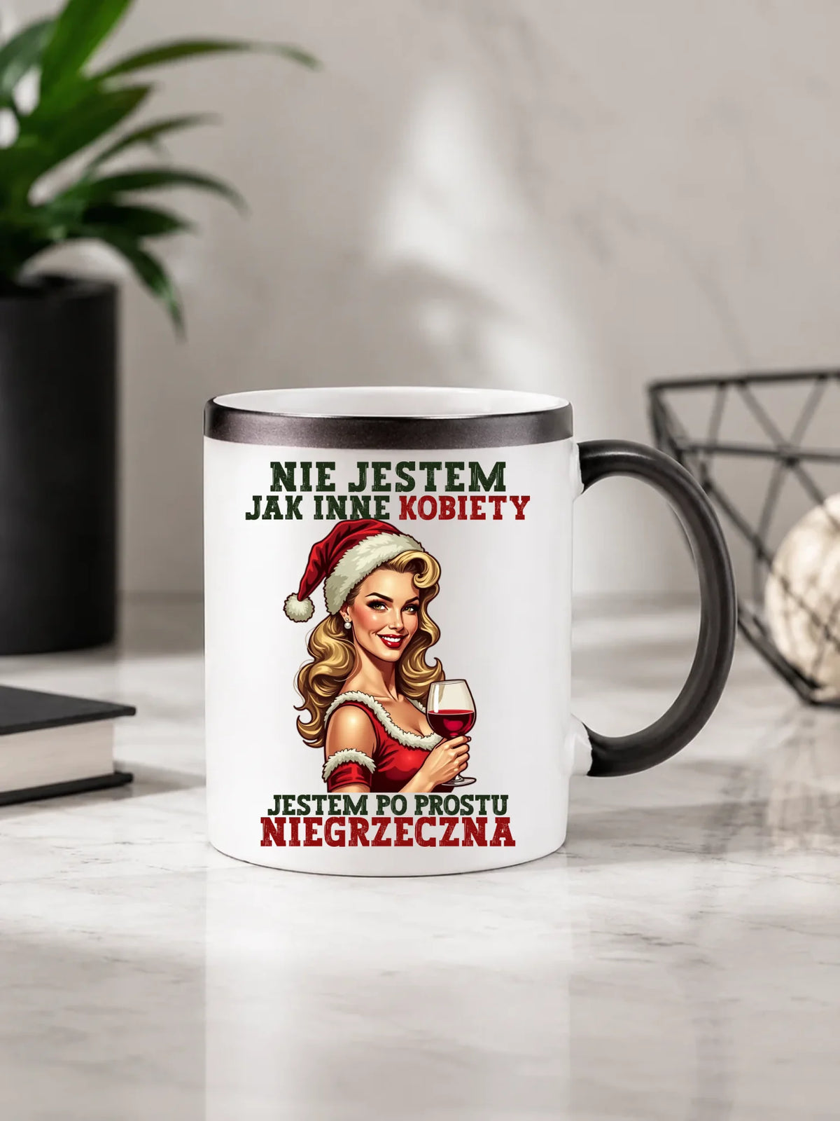 Kubek magiczny świąteczny - prezent dla niej - Nie jestem jak inne kobiety BN03