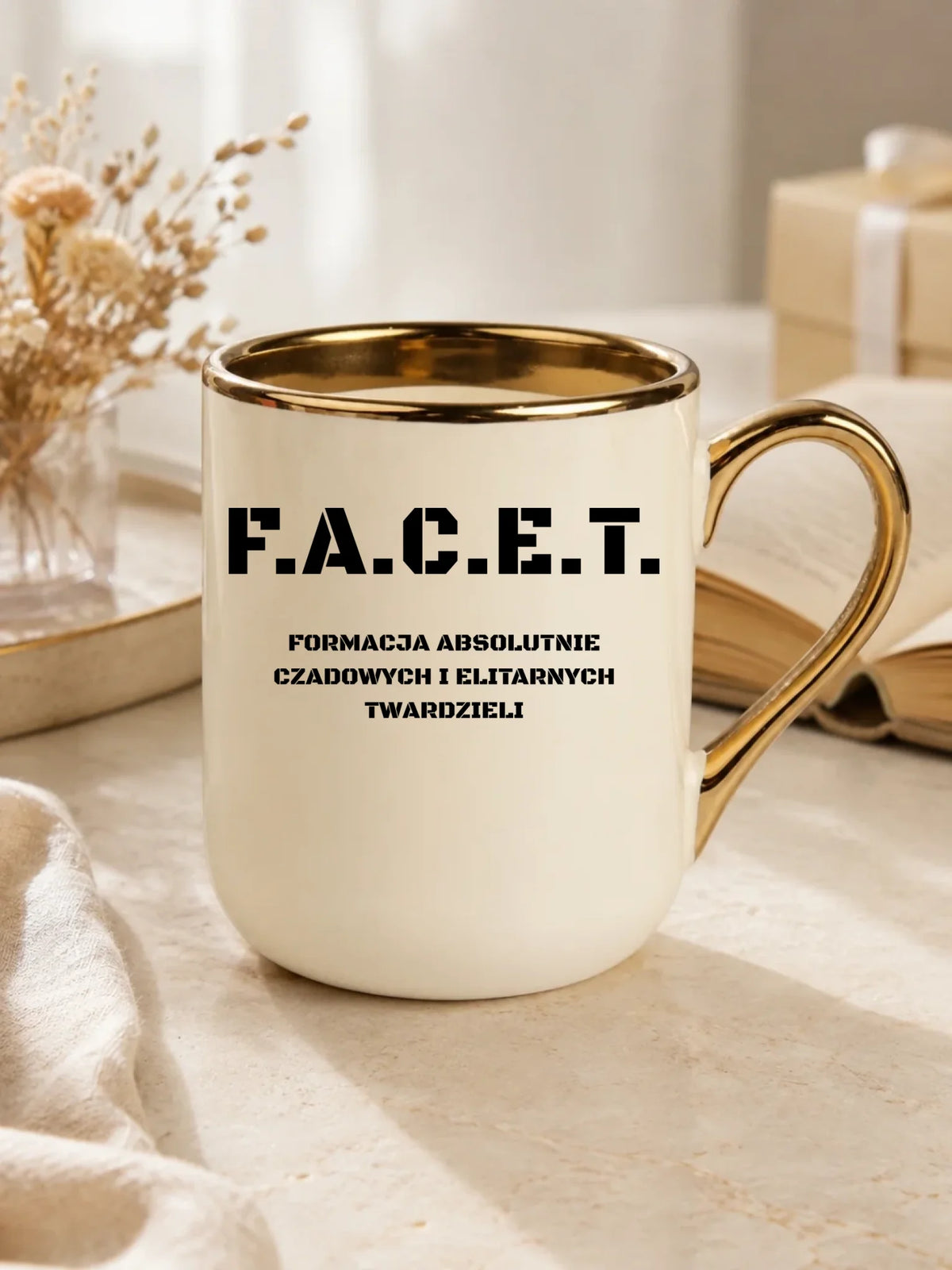 Śmieszny kubek elegant - Prezent dla chłopaka kolegi - F.A.C.E.T. Formacja Absolutnie Czadowych i Elitarnych Twardzieli DCH23