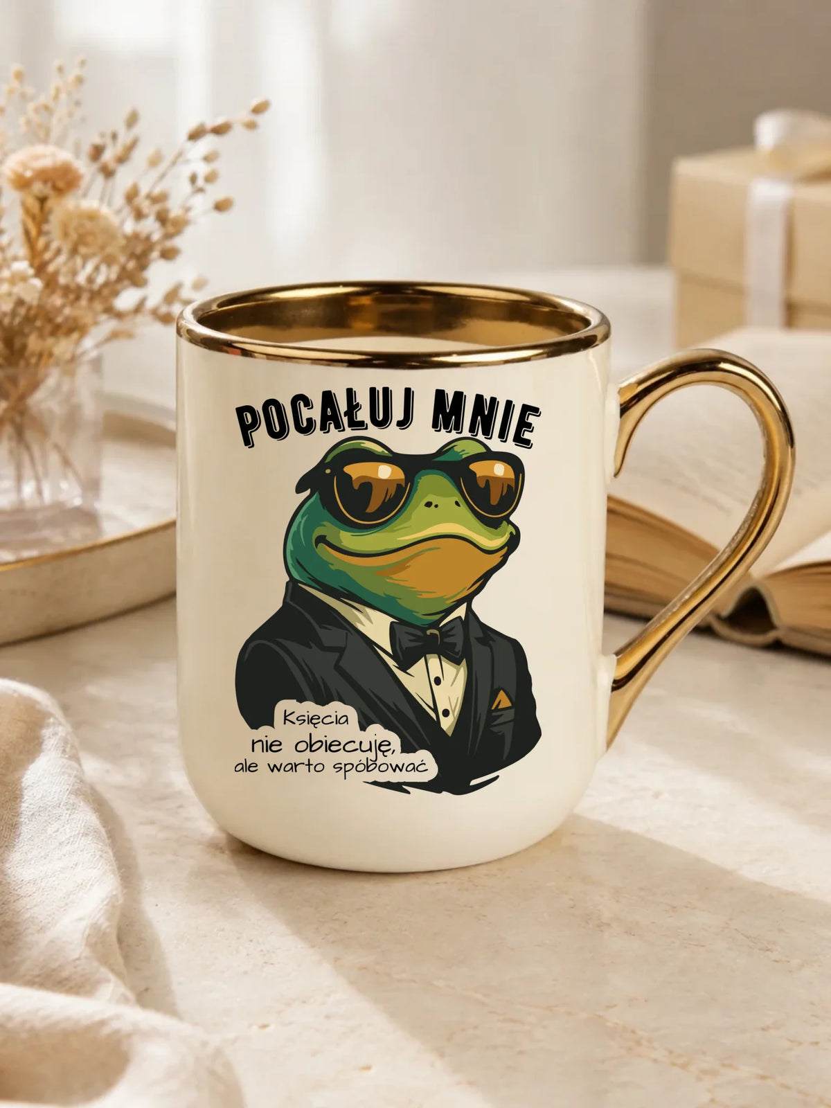 Kubek elegant - Żaba w garniturze pocałuj mnie W55