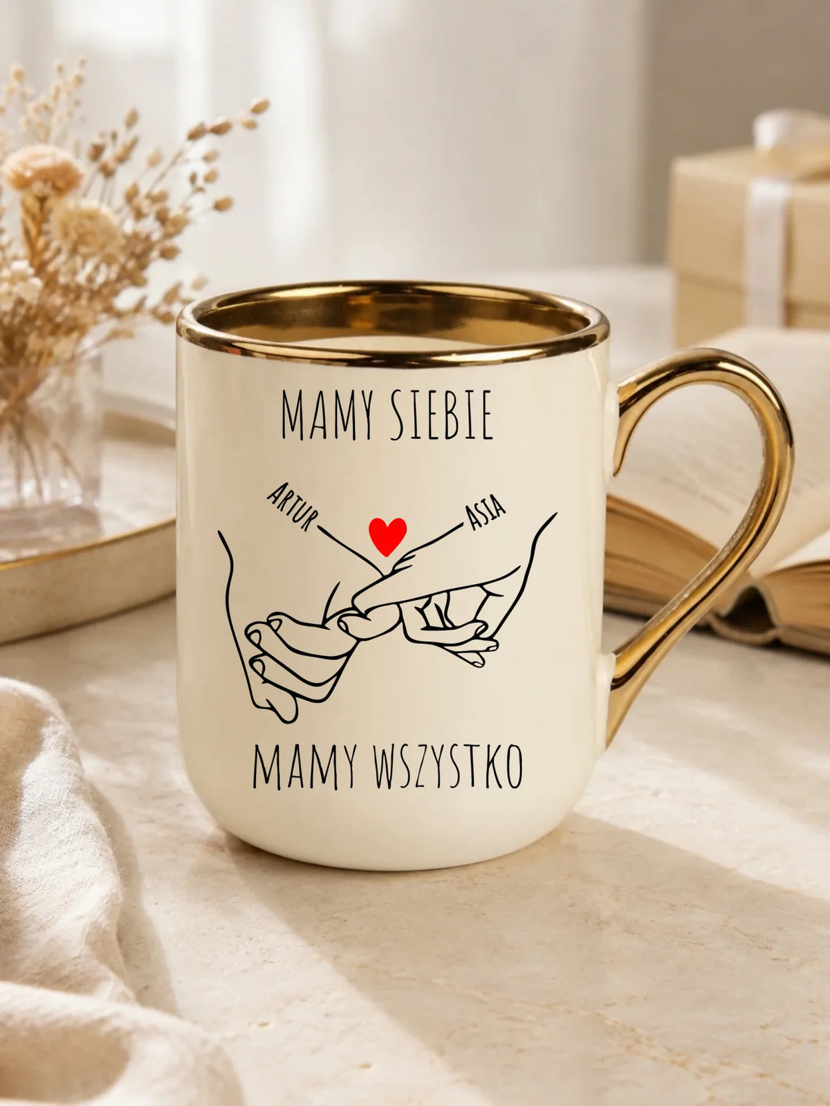 Kubek elegant dla par - Zaplecione ręce mamy siebie mamy wszystko - personalizowany W63