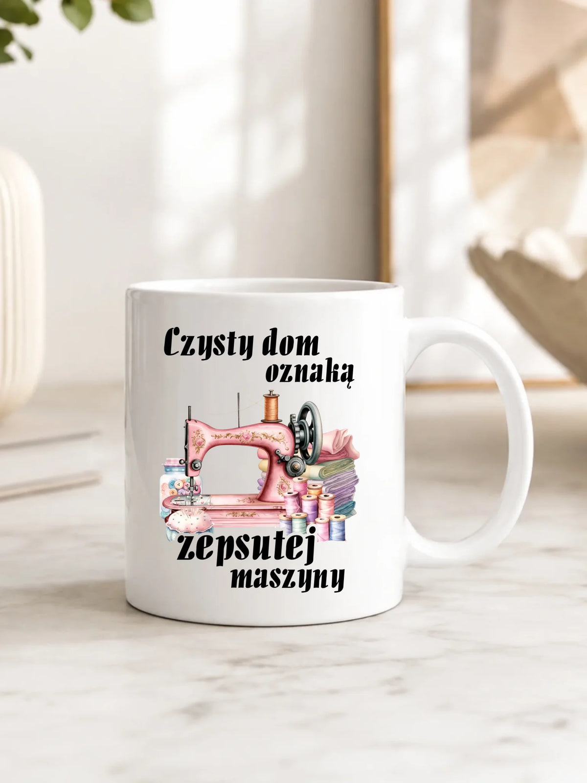 Kubek szyciowy dla krawcowej – Czysty dom oznaką zepsutej maszyny HS15