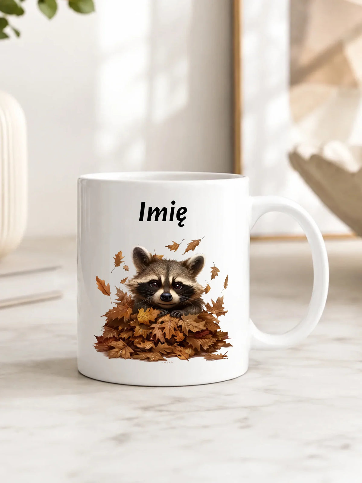Kubek jesienny - Szop w liściach - personalizowany JS24