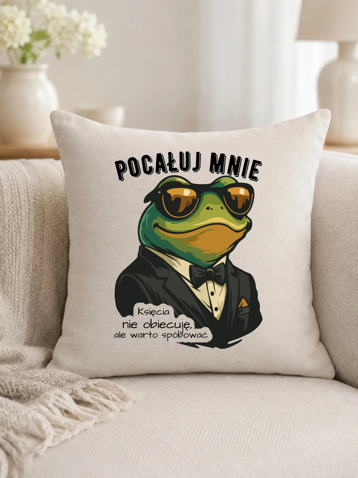 Poduszka - Żaba w garniturze pocałuj mnie W55