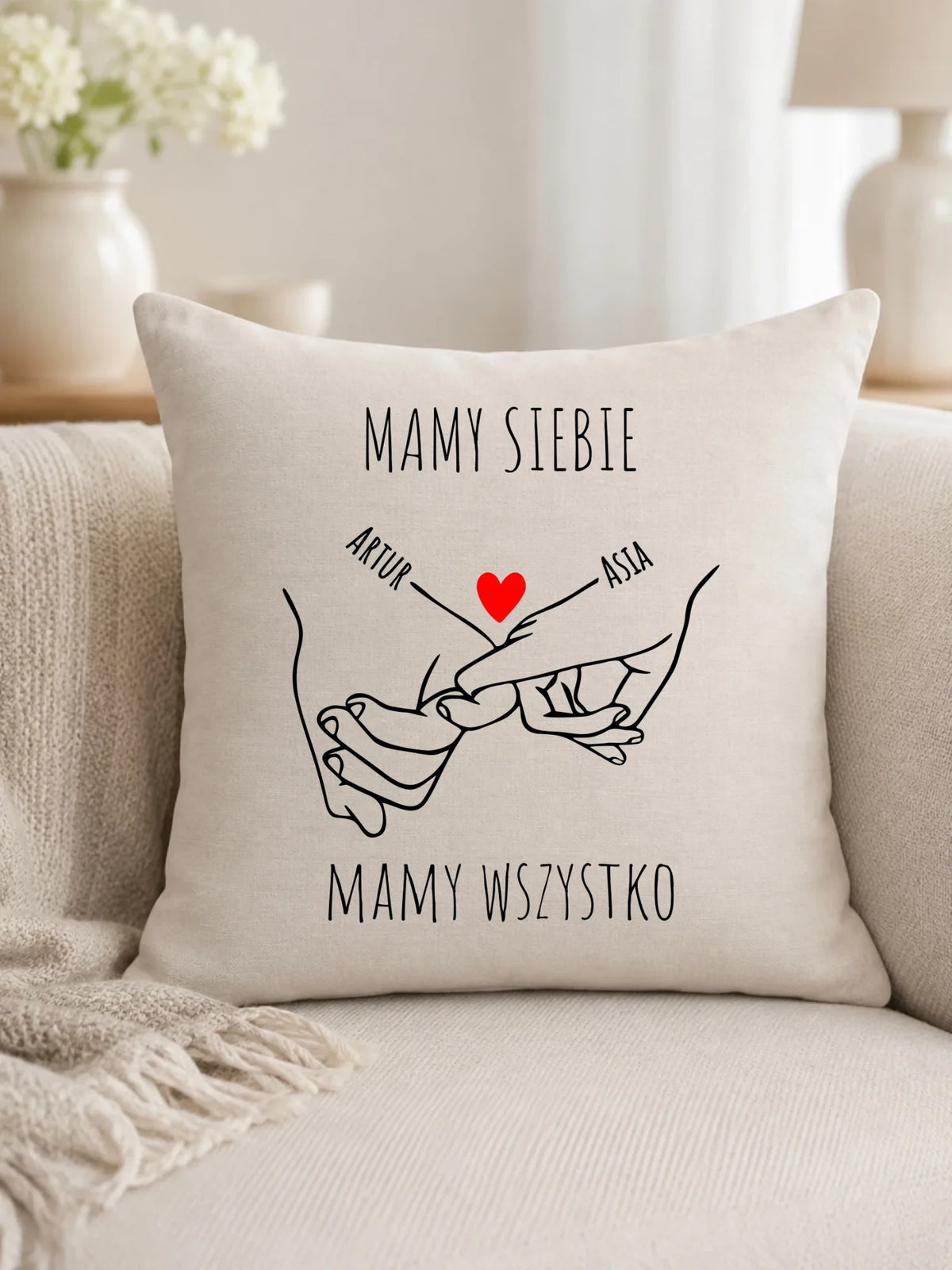 Poduszka dla par - Zaplecione ręce mamy siebie mamy wszystko - personalizowana W63