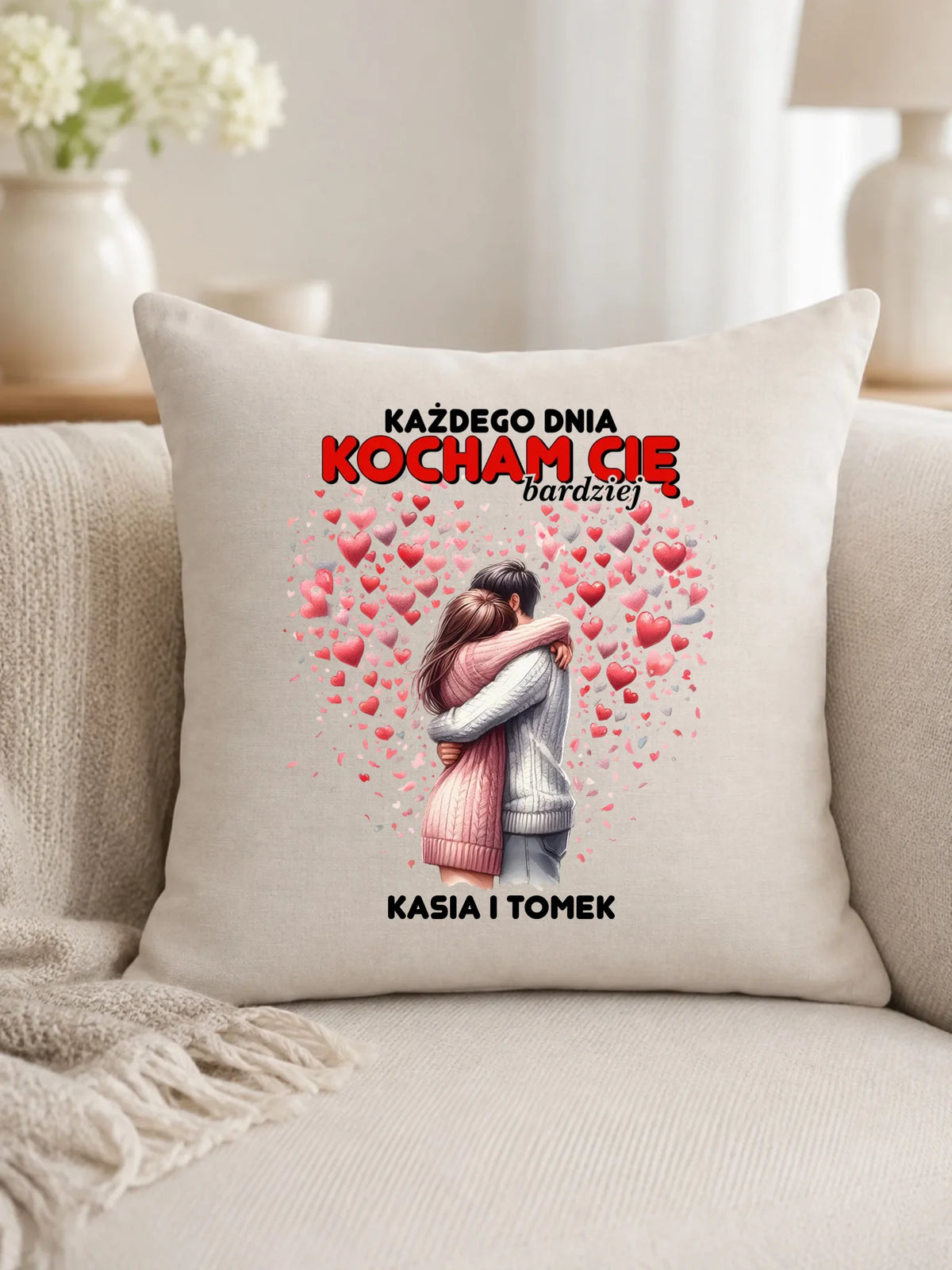 Poduszka dla par - Każdego dnia kocham Cię bardziej - personalizowana W09
