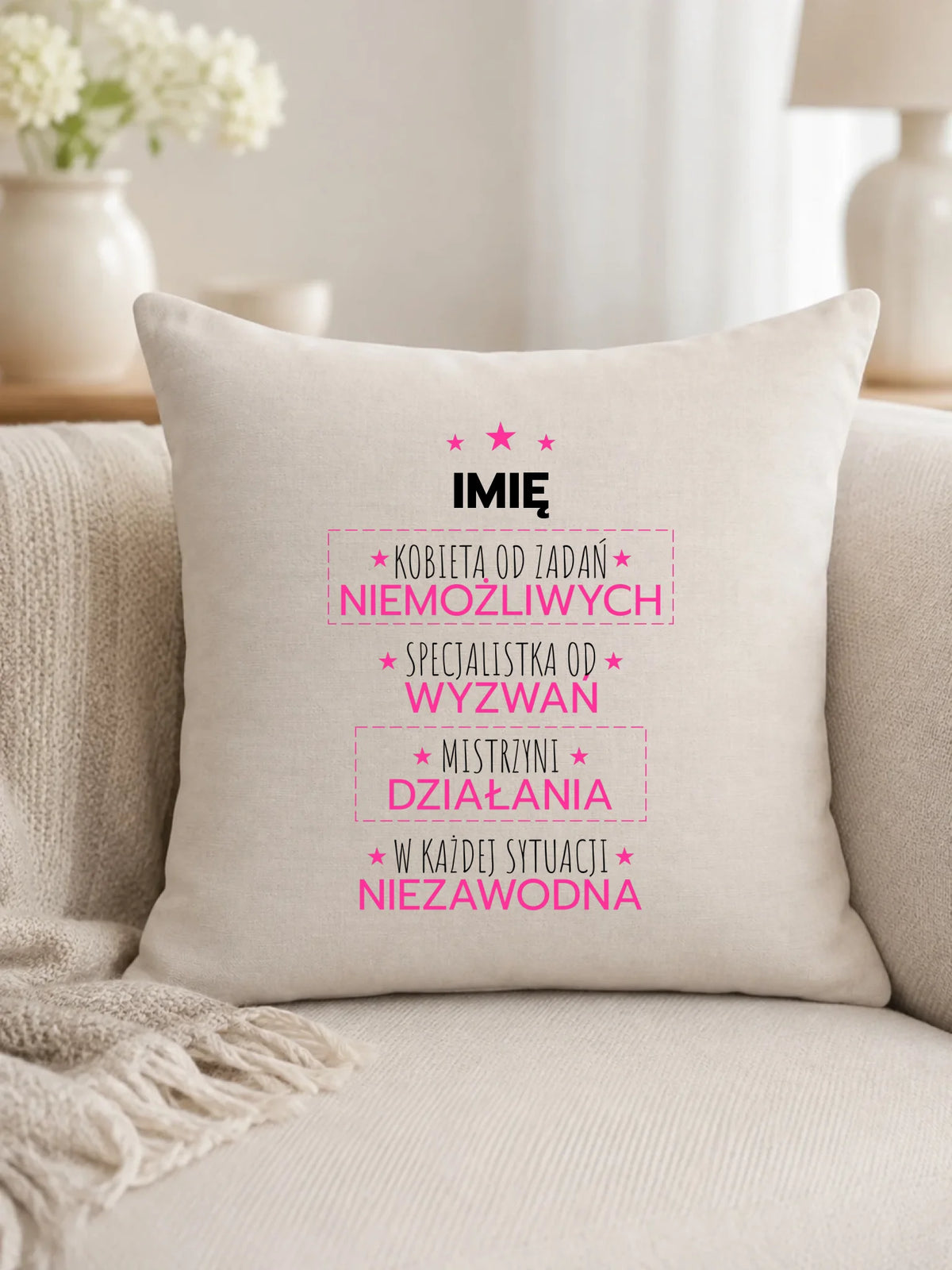 Poduszka - Kobieta od zadań niemożliwych - personalizowana DZ19