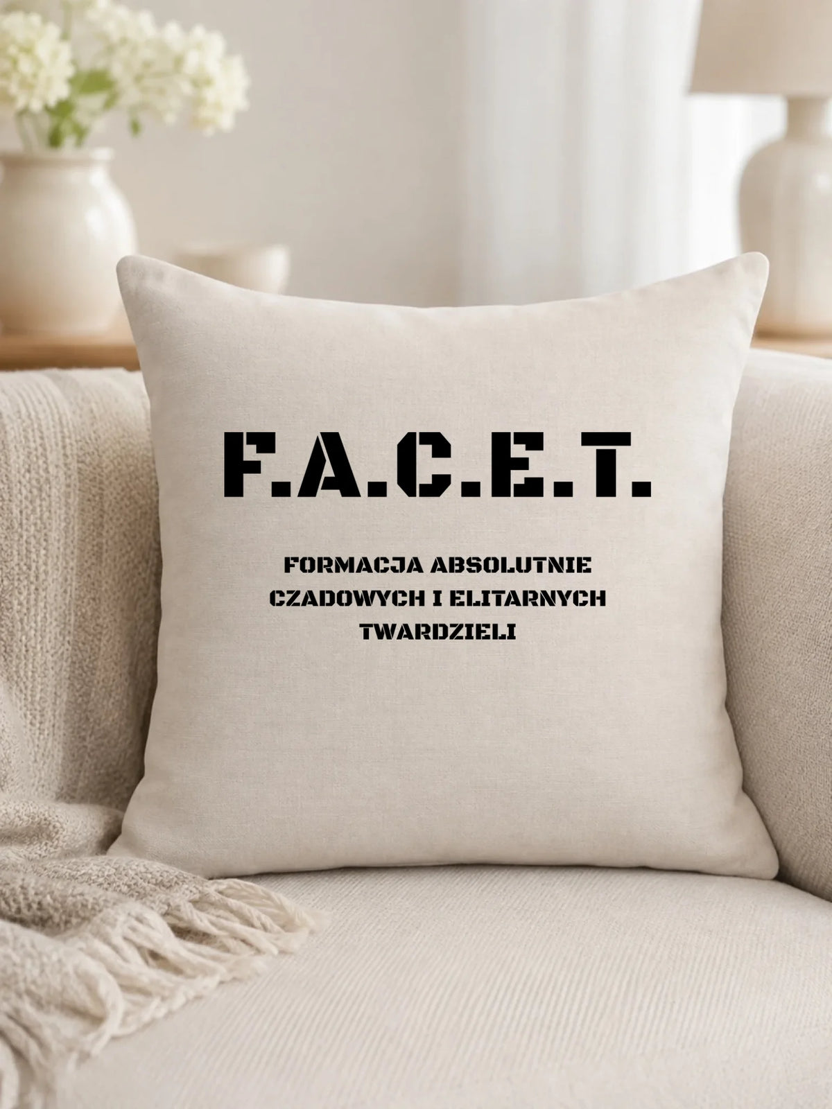 Poduszka - Prezent dla chłopaka kolegi - F.A.C.E.T. Formacja Absolutnie Czadowych i Elitarnych Twardzieli DCH23