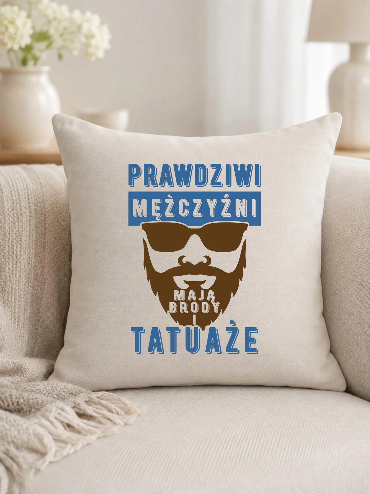 Poduszka - Prezent dla faceta - Prawdziwi mężczyźni mają brody i tatuaże DCH22
