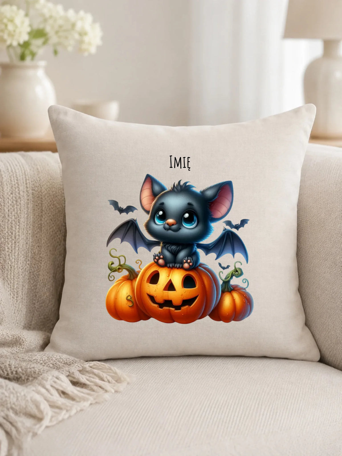 Poduszka halloweenowa - Słodki nietoperz z dynią - personalizowana HL09