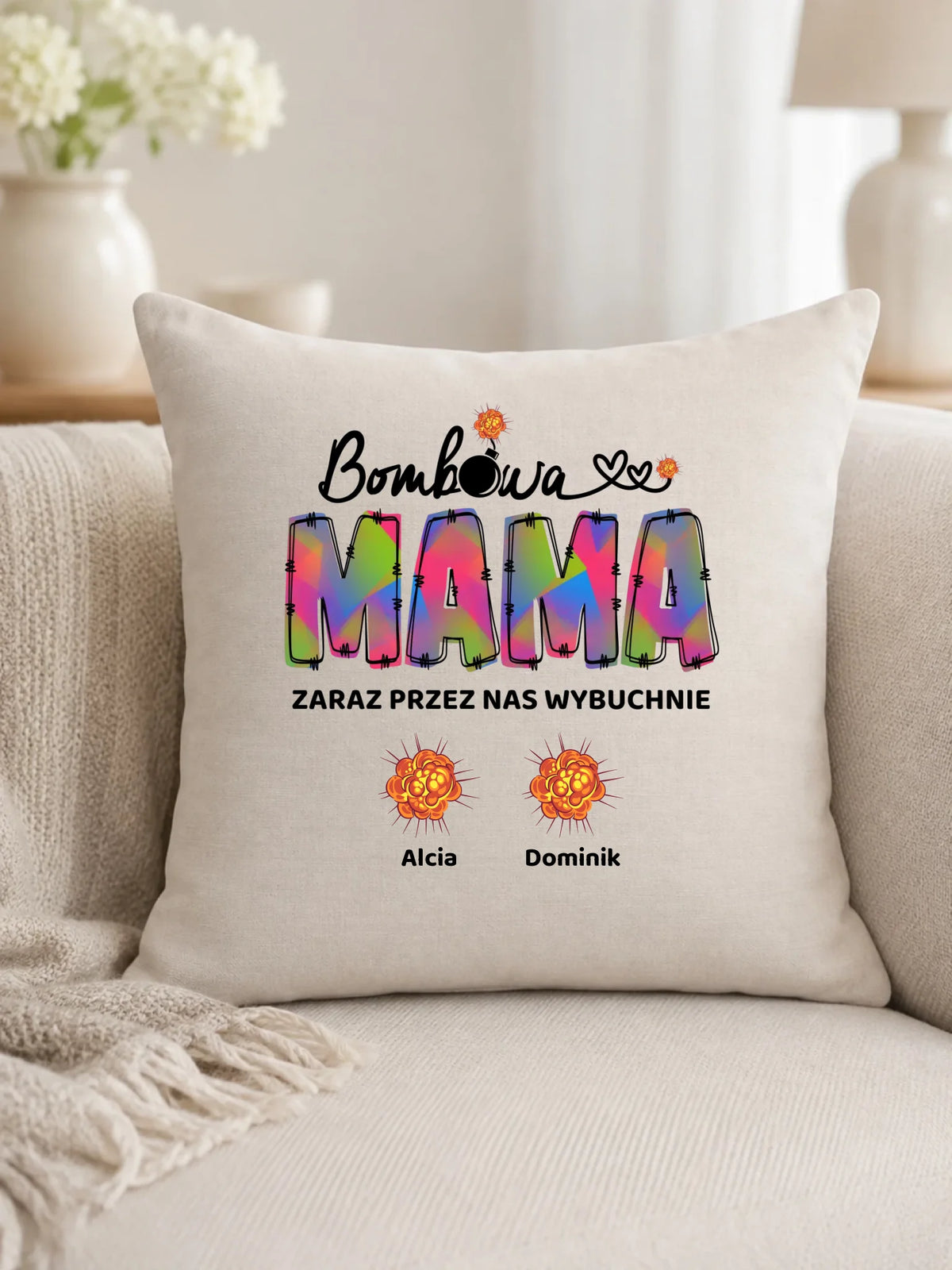 Poduszka dla mamy z imionami dzieci - Bombowa mama - personalizowana DM53