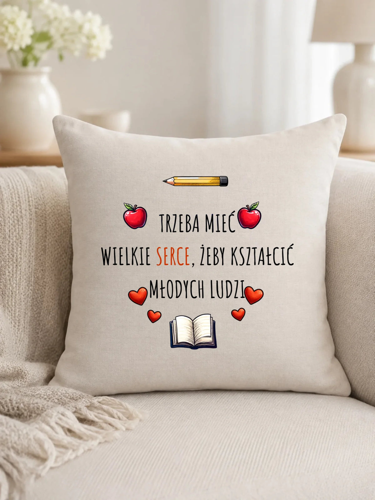 Trzeba mieć wielkie serce, żeby kształcić młodych ludzi | Poduszka dla nauczyciela N71