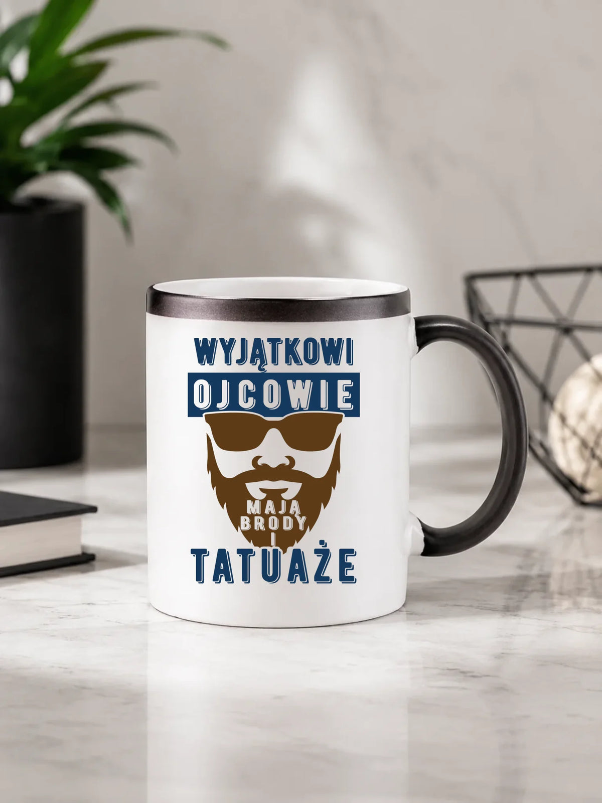Wyjątkowi ojcowie mają brody i tatuaże | Kubek magiczny prezent dla taty DT73