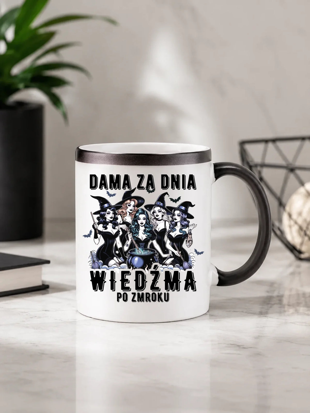 Kubek magiczny - Dama za dnia wiedźma po zmroku HL16