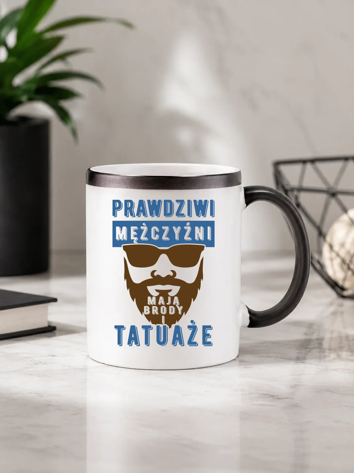 Kubek magiczny - Prezent dla faceta - Prawdziwi mężczyźni mają brody i tatuaże DCH22