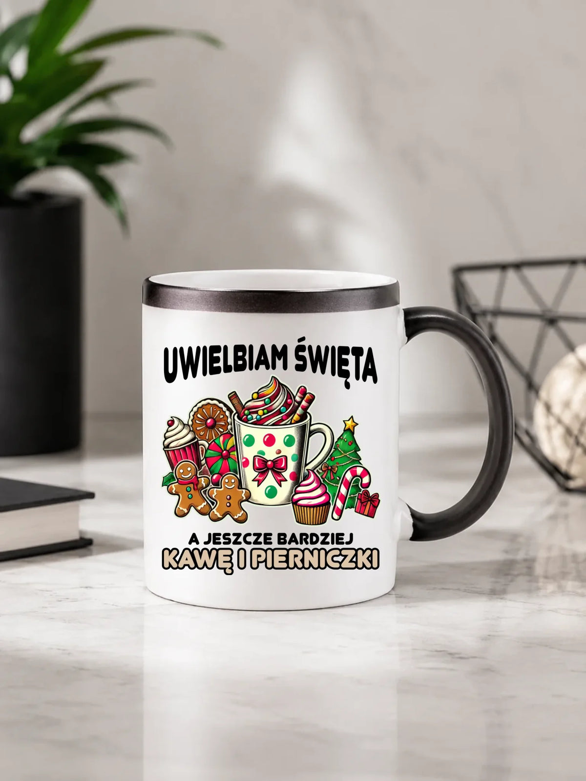 Kubek magiczny świąteczny - Uwielbiam święta kawę i pierniczki BN47