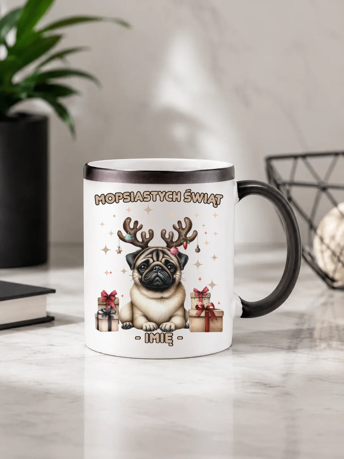 Kubek magiczny świąteczny - Mops Mopsiastych świąt - personalizowany BN91